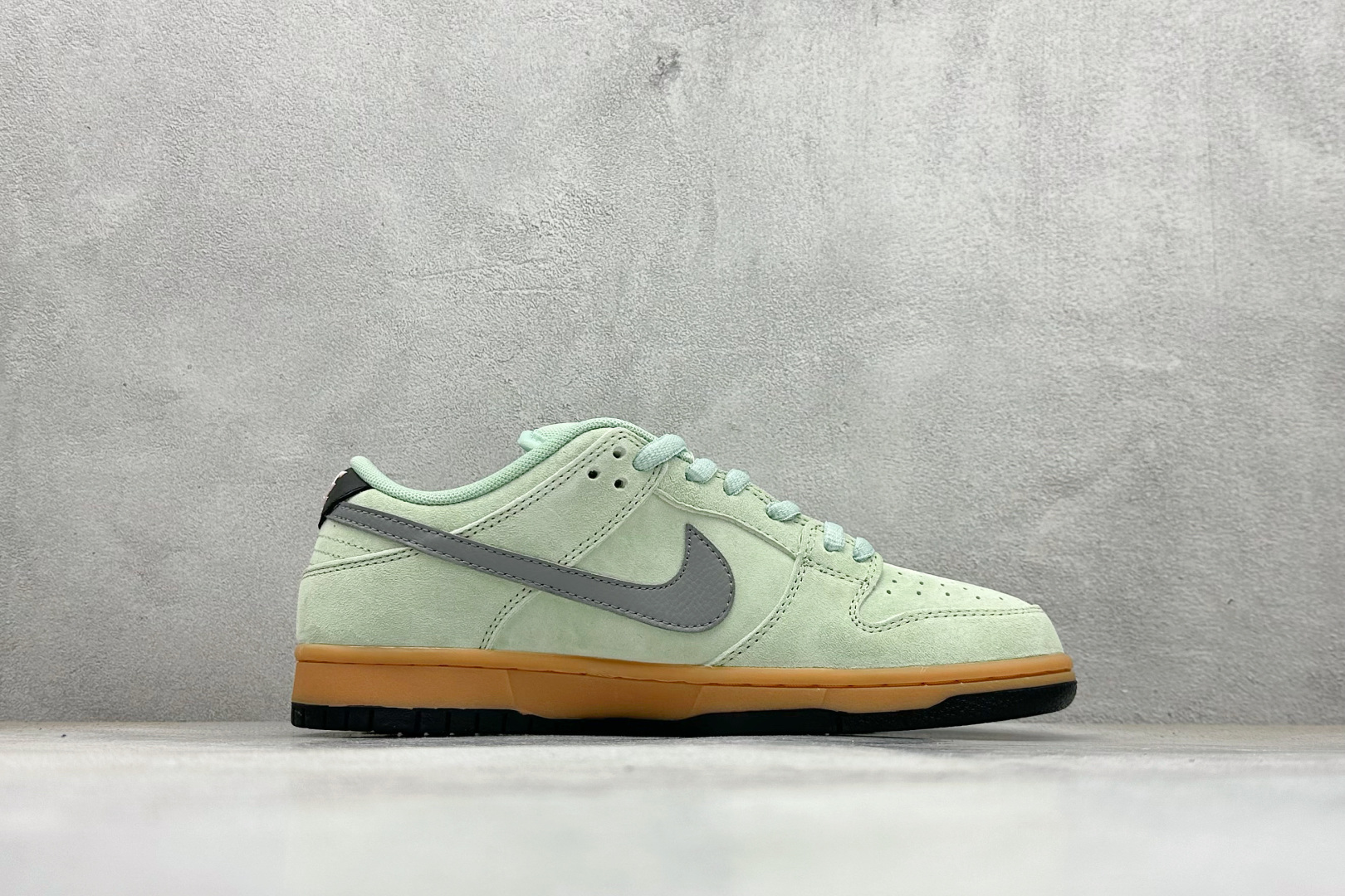 Nike SB Dunk Low “Verdugo Mountain” 绿灰 HQ1626-300