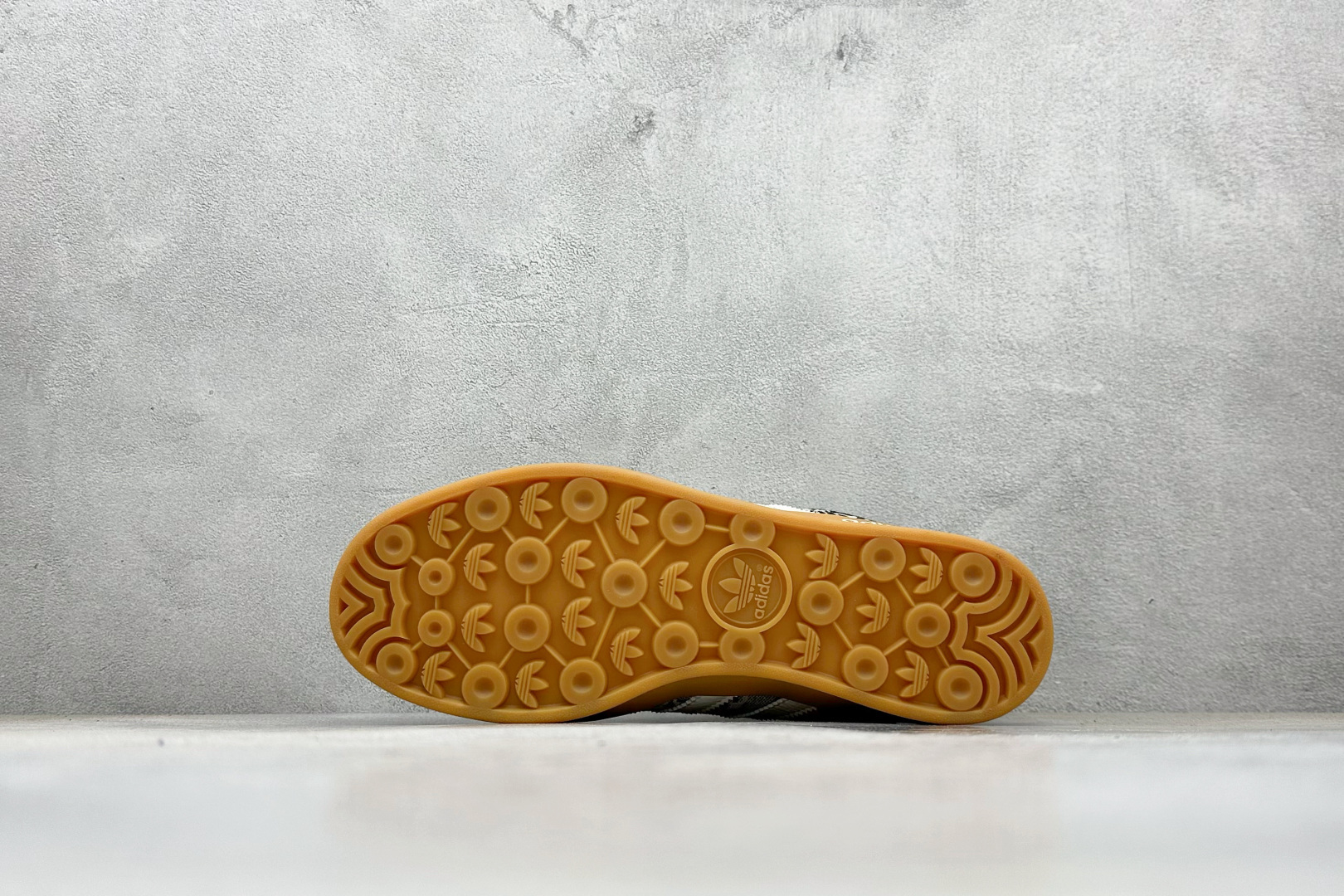 180 Adidas SAMBA x LV联名休闲板鞋 SC9207-730-Chinese UA Cheap High Quatity Brand Clothes Bags handbags Sneakers wholesale wholesaler seller from China Factory suppliers Fashion Clothing Shoes best Quality Beautiful Price 180 Adidas SAMBA x LV联名休闲板鞋 SC9207-730