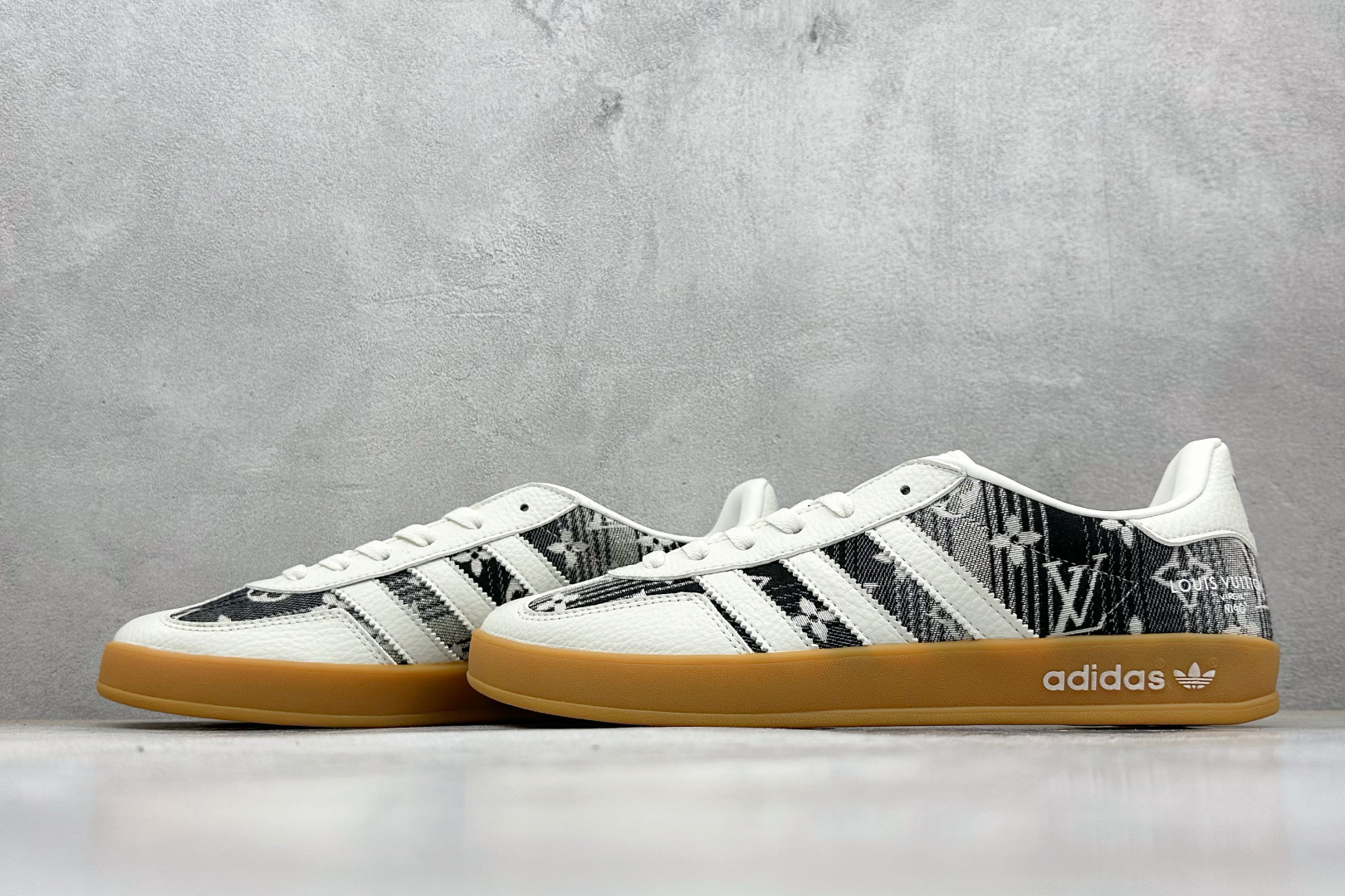 180 Adidas SAMBA x LV联名休闲板鞋 SC9207-730-Chinese UA Cheap High Quatity Brand Clothes Bags handbags Sneakers wholesale wholesaler seller from China Factory suppliers Fashion Clothing Shoes best Quality Beautiful Price 180 Adidas SAMBA x LV联名休闲板鞋 SC9207-730