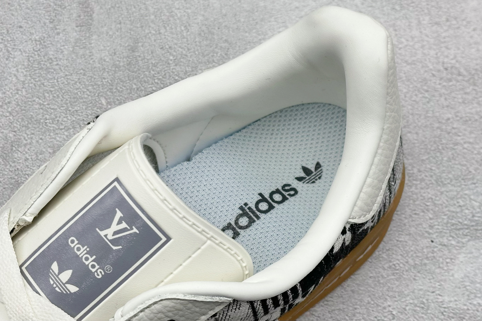 180 Adidas SAMBA x LV联名休闲板鞋 SC9207-730-Chinese UA Cheap High Quatity Brand Clothes Bags handbags Sneakers wholesale wholesaler seller from China Factory suppliers Fashion Clothing Shoes best Quality Beautiful Price 180 Adidas SAMBA x LV联名休闲板鞋 SC9207-730