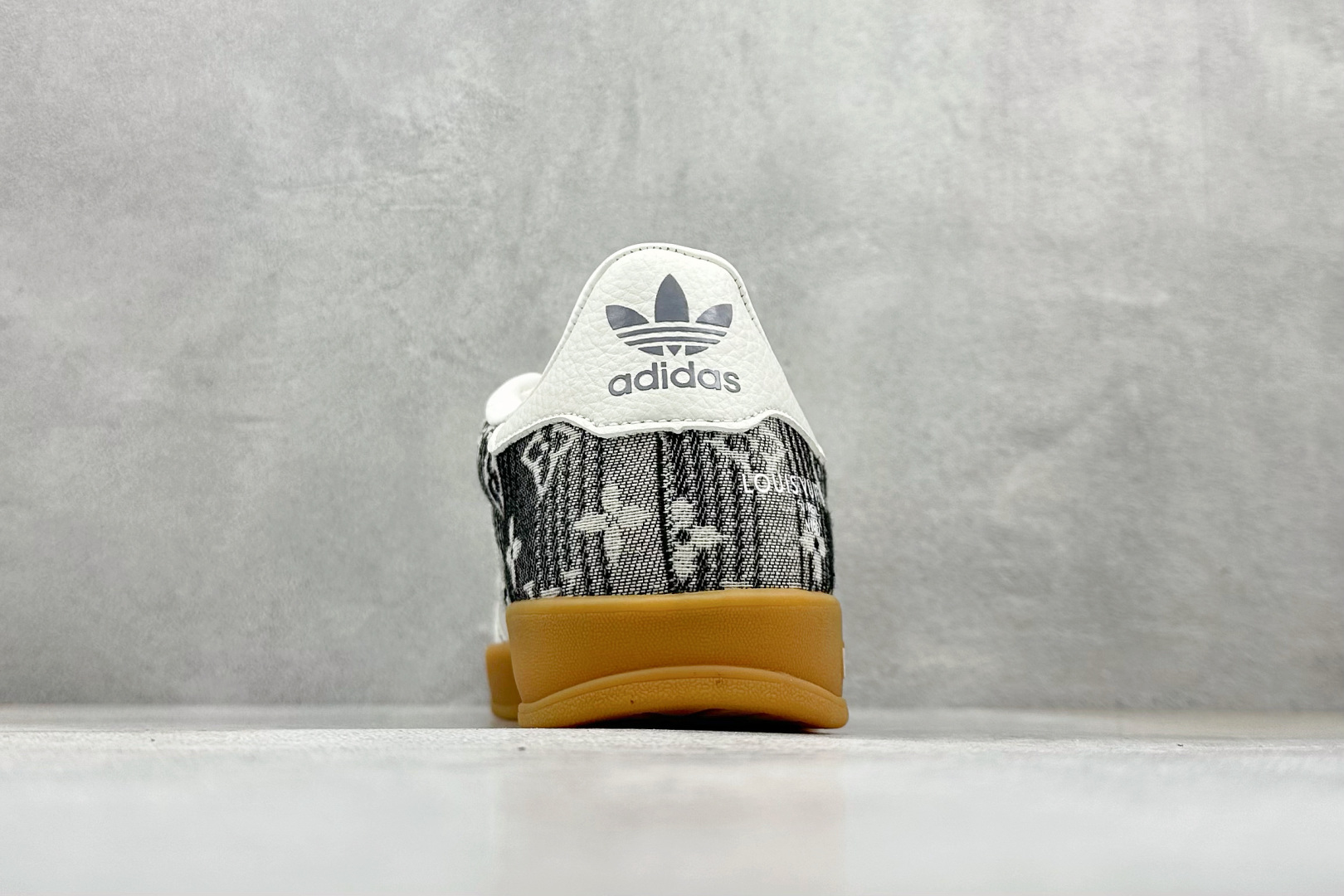 180 Adidas SAMBA x LV联名休闲板鞋 SC9207-730-Chinese UA Cheap High Quatity Brand Clothes Bags handbags Sneakers wholesale wholesaler seller from China Factory suppliers Fashion Clothing Shoes best Quality Beautiful Price 180 Adidas SAMBA x LV联名休闲板鞋 SC9207-730