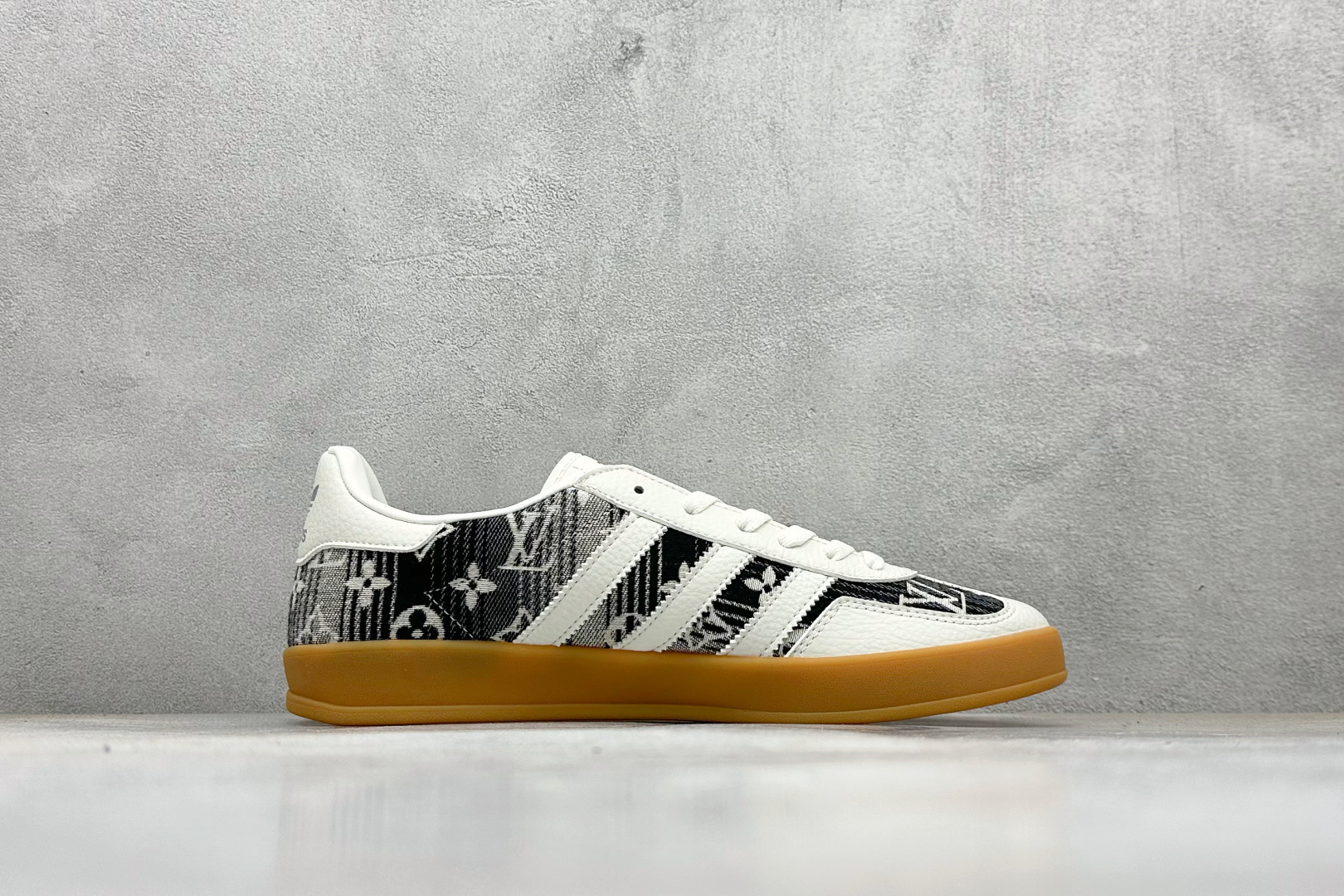 180 Adidas SAMBA x LV联名休闲板鞋 SC9207-730-Chinese UA Cheap High Quatity Brand Clothes Bags handbags Sneakers wholesale wholesaler seller from China Factory suppliers Fashion Clothing Shoes best Quality Beautiful Price 180 Adidas SAMBA x LV联名休闲板鞋 SC9207-730