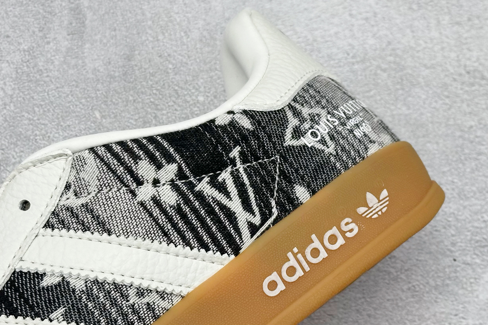180 Adidas SAMBA x LV联名休闲板鞋 SC9207-730-Chinese UA Cheap High Quatity Brand Clothes Bags handbags Sneakers wholesale wholesaler seller from China Factory suppliers Fashion Clothing Shoes best Quality Beautiful Price 180 Adidas SAMBA x LV联名休闲板鞋 SC9207-730