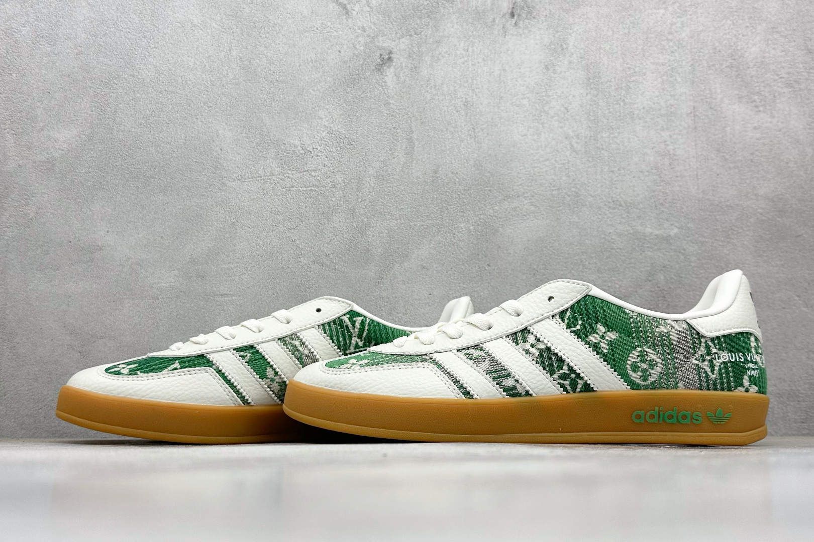 180 Adidas SAMBA x LV联名休闲板鞋 SC9207-733-Chinese UA Cheap High Quatity Brand Clothes Bags handbags Sneakers wholesale wholesaler seller from China Factory suppliers Fashion Clothing Shoes best Quality Beautiful Price 180 Adidas SAMBA x LV联名休闲板鞋 SC9207-733