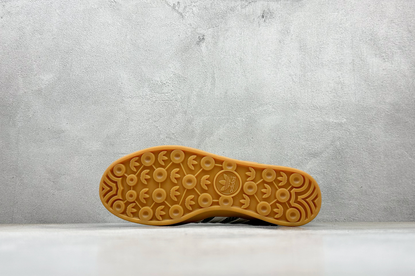 180 Adidas SAMBA x LV联名休闲板鞋 SC9207-733-Chinese UA Cheap High Quatity Brand Clothes Bags handbags Sneakers wholesale wholesaler seller from China Factory suppliers Fashion Clothing Shoes best Quality Beautiful Price 180 Adidas SAMBA x LV联名休闲板鞋 SC9207-733