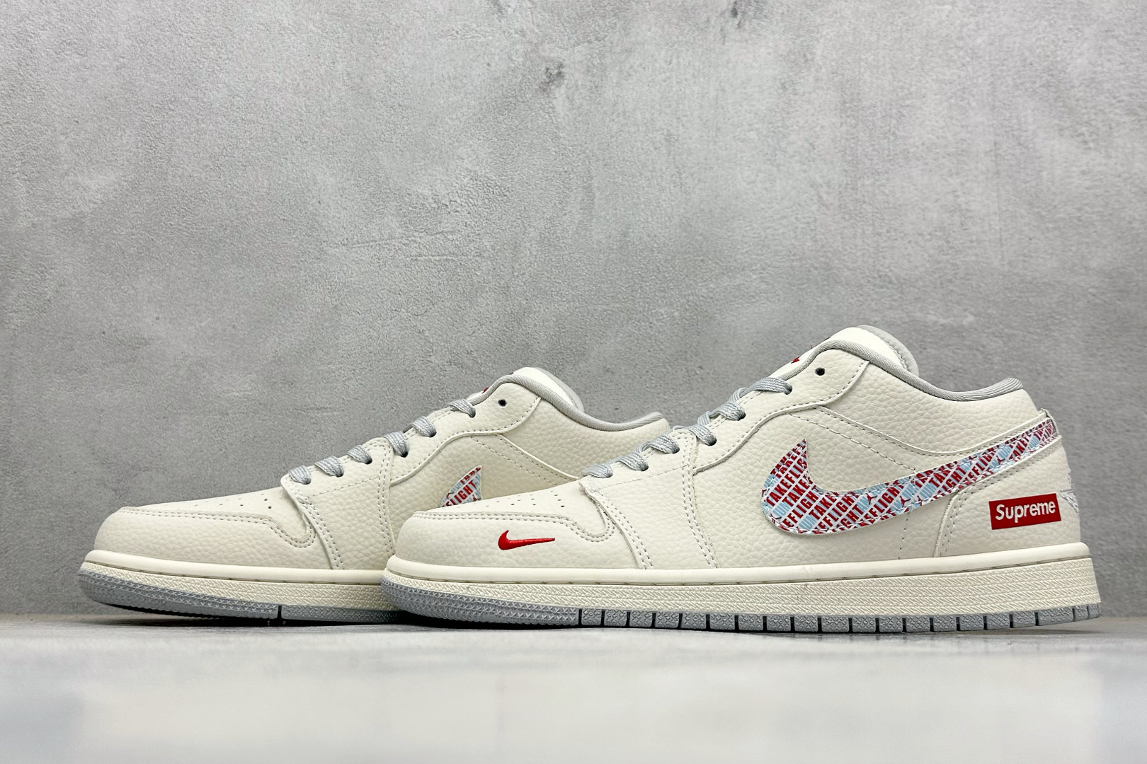 XC版Nike Jordan Air Jordan 1“Supreme联名——米白彩勾” 高端定制 低帮 复古 减震 防滑 耐磨 篮球鞋 LR8888-014-High Quatity Cheap Brand wholesale wholesaler seller Clothes Bags handbags Sneakers Top Fashion Clothing Shoes from China Factory Chinese suppliers best Quality Beautiful Price XC版Nike Jordan Air Jordan 1“Supreme联名——米白彩勾” 高端定制 低帮 复古 减震 防滑 耐磨 篮球鞋 LR8888-014