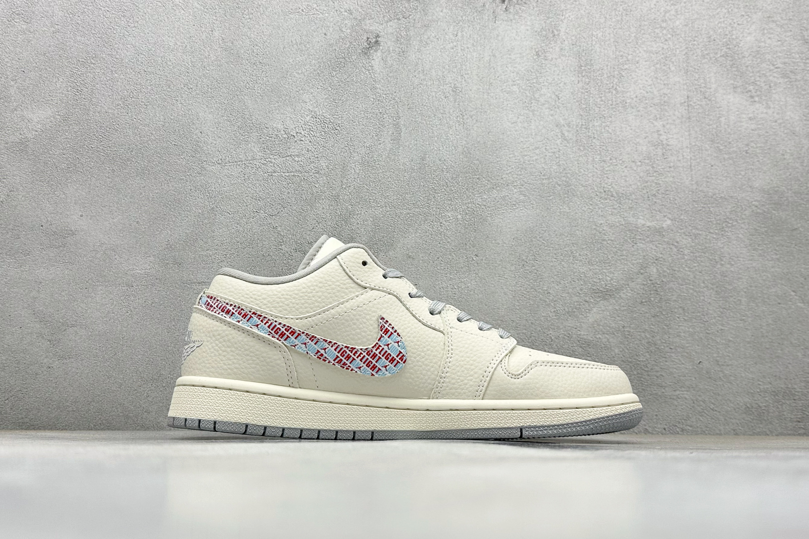 XC版Nike Jordan Air Jordan 1“Supreme联名——米白彩勾” 高端定制 低帮 复古 减震 防滑 耐磨 篮球鞋 LR8888-014-High Quatity Cheap Brand wholesale wholesaler seller Clothes Bags handbags Sneakers Top Fashion Clothing Shoes from China Factory Chinese suppliers best Quality Beautiful Price XC版Nike Jordan Air Jordan 1“Supreme联名——米白彩勾” 高端定制 低帮 复古 减震 防滑 耐磨 篮球鞋 LR8888-014