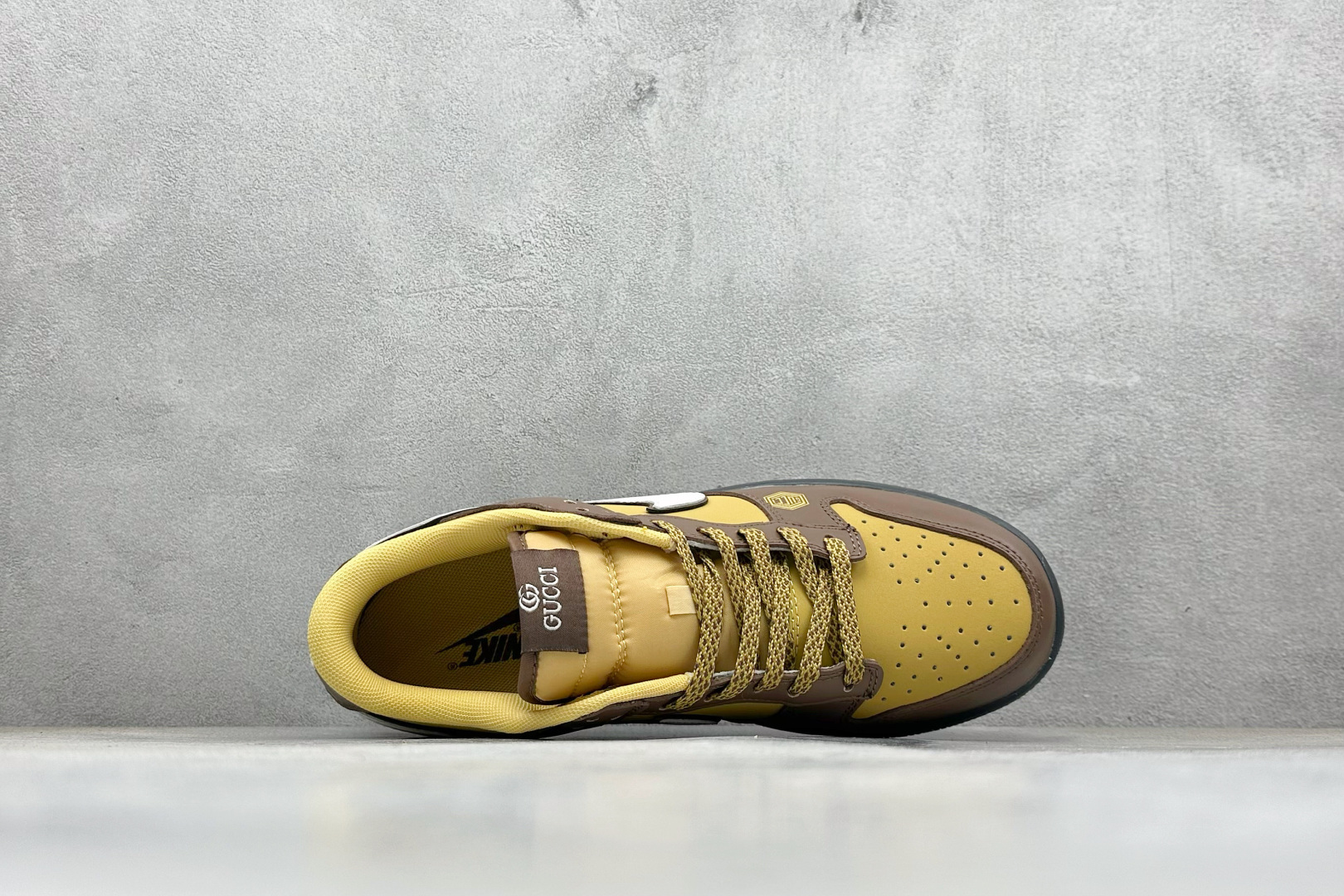 Nike SB Dunk Low “古驰联名——双拼绿白勾” 高端定制 低帮休闲板鞋 DJ1988-001