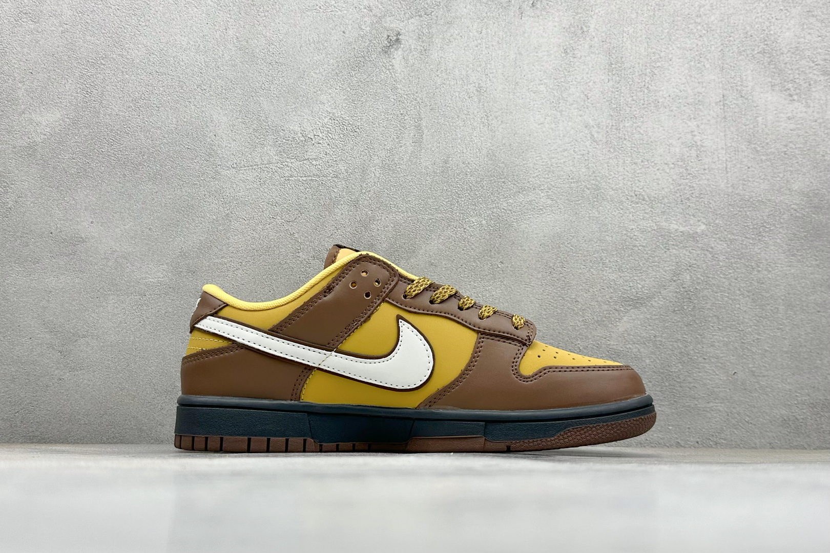 Nike SB Dunk Low “古驰联名——双拼绿白勾” 高端定制 低帮休闲板鞋 DJ1988-001