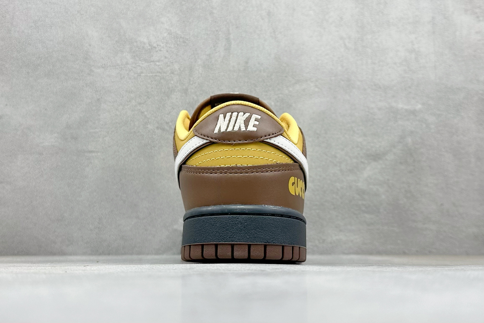 Nike SB Dunk Low “古驰联名——双拼绿白勾” 高端定制 低帮休闲板鞋 DJ1988-001