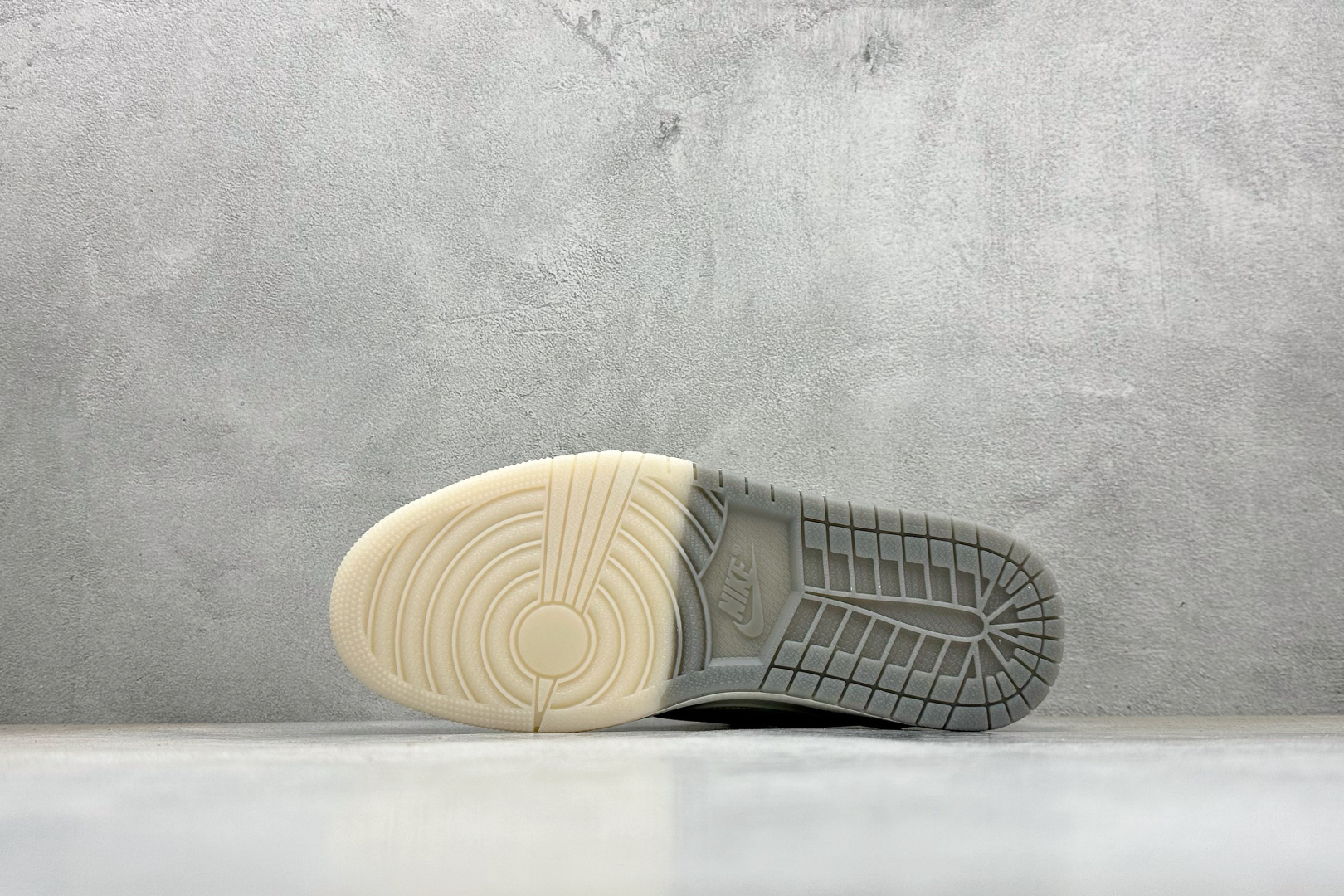 Travis Scott x Fragment Design x Jordan Air Jordan 1 Low SP Bape联名——“白深灰” DM7866-103