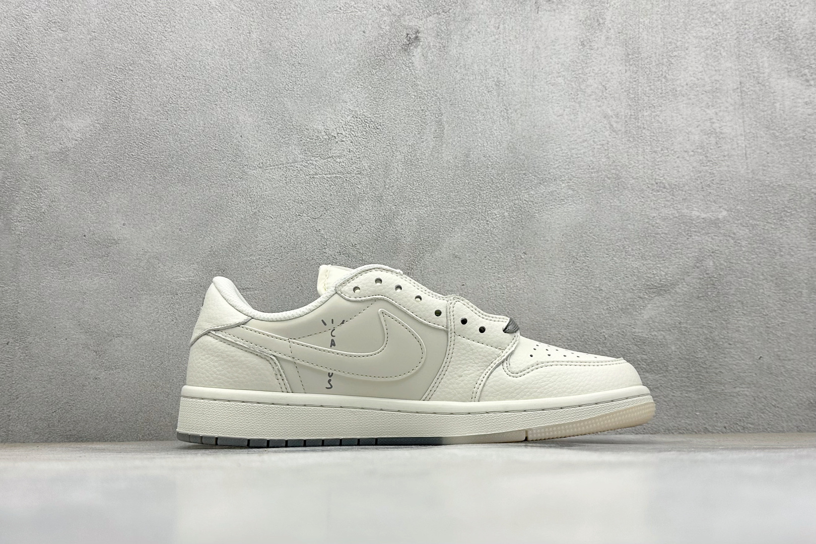 Travis Scott x Fragment Design x Jordan Air Jordan 1 Low SP Bape联名——“白深灰” DM7866-103