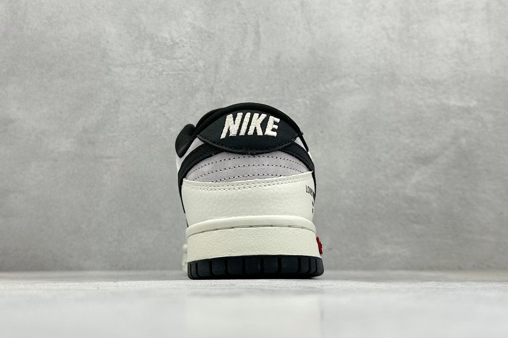 Nike SB Dunk Low“LV联名——白灰黑” 高端定制 低帮休闲板鞋 YF9511-904