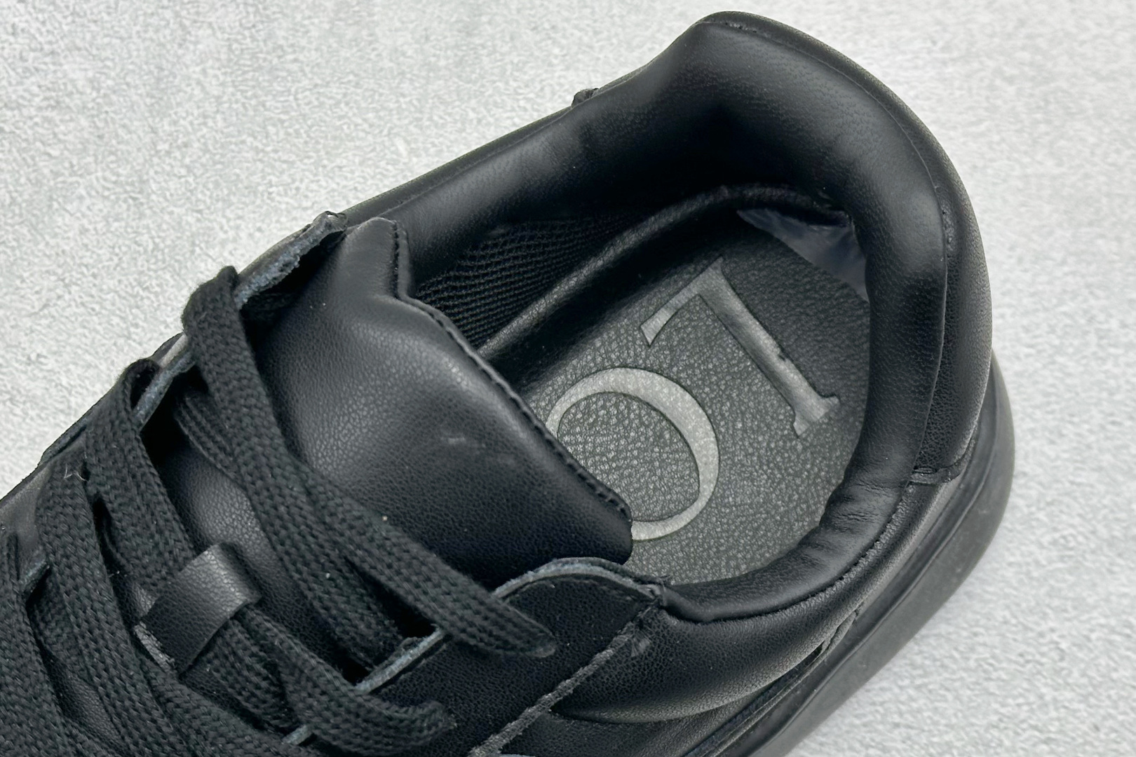 210 S版LOEWE罗意威 Jambo 牛皮革 圆头系带 低帮 板鞋 M816282XBN-1100