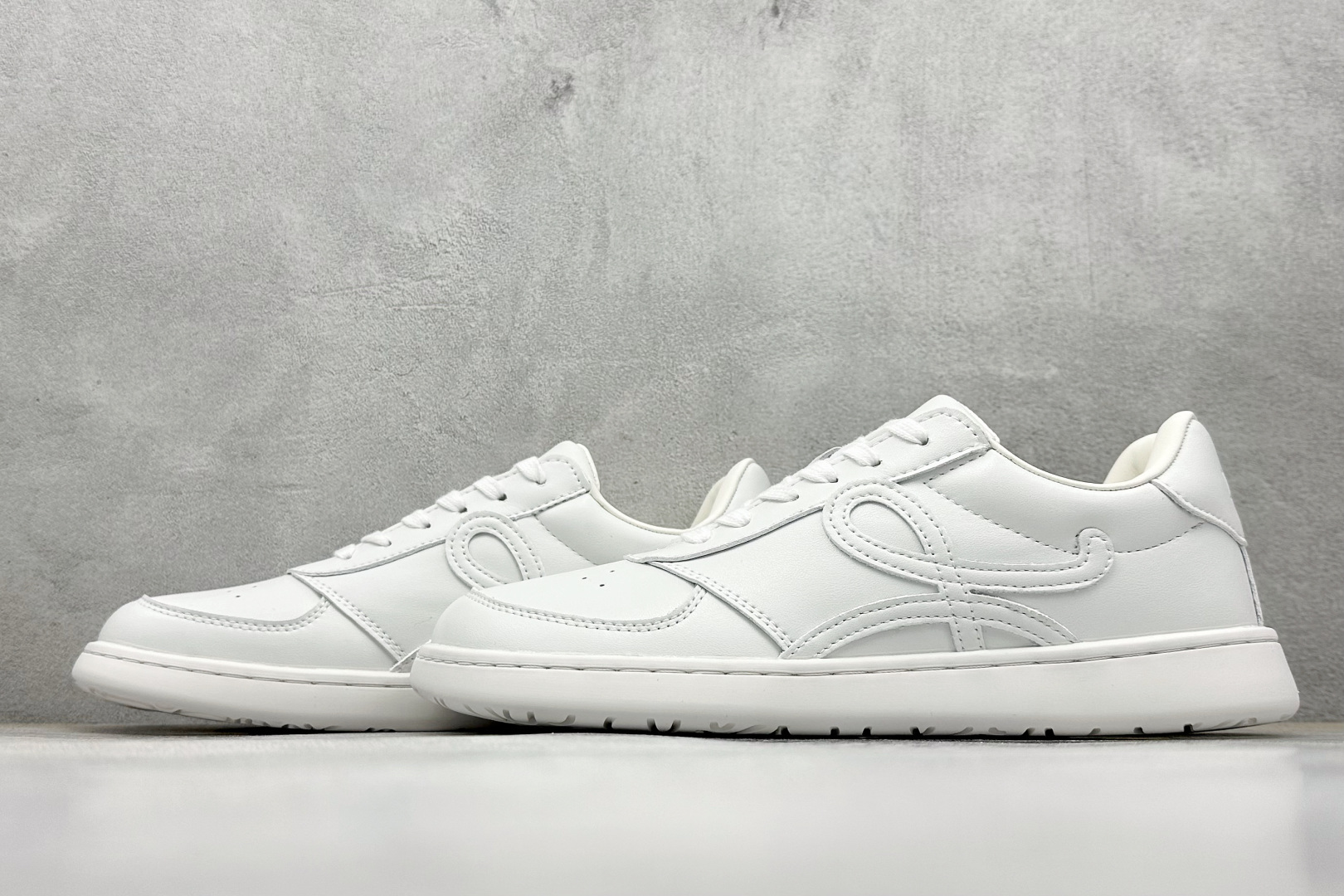 210 S版LOEWE罗意威 Jambo 牛皮革 圆头系带 低帮 板鞋 M816282XBN-2100-Chinese UA Cheap High Quatity Brand Clothes Bags handbags Sneakers wholesale wholesaler seller from China Factory suppliers Fashion Clothing Shoes best Quality Beautiful Price 210 S版LOEWE罗意威 Jambo 牛皮革 圆头系带 低帮 板鞋 M816282XBN-2100