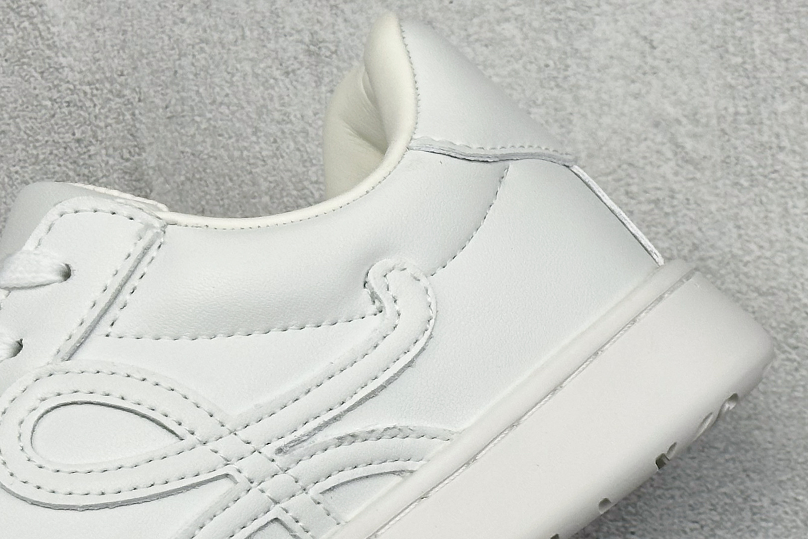 210 S版LOEWE罗意威 Jambo 牛皮革 圆头系带 低帮 板鞋 M816282XBN-2100-Chinese UA Cheap High Quatity Brand Clothes Bags handbags Sneakers wholesale wholesaler seller from China Factory suppliers Fashion Clothing Shoes best Quality Beautiful Price 210 S版LOEWE罗意威 Jambo 牛皮革 圆头系带 低帮 板鞋 M816282XBN-2100