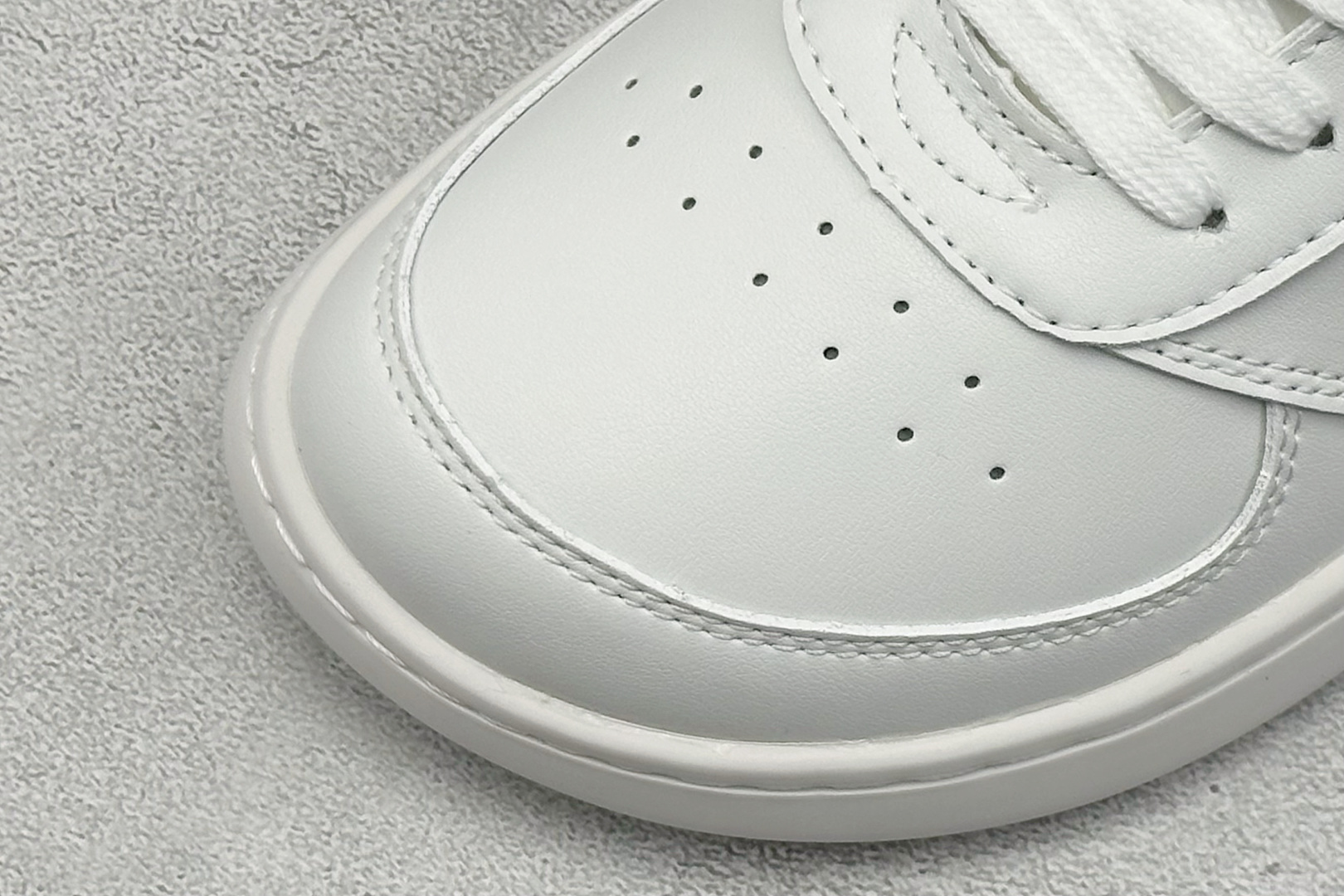 210 S版LOEWE罗意威 Jambo 牛皮革 圆头系带 低帮 板鞋 M816282XBN-2100-Chinese UA Cheap High Quatity Brand Clothes Bags handbags Sneakers wholesale wholesaler seller from China Factory suppliers Fashion Clothing Shoes best Quality Beautiful Price 210 S版LOEWE罗意威 Jambo 牛皮革 圆头系带 低帮 板鞋 M816282XBN-2100