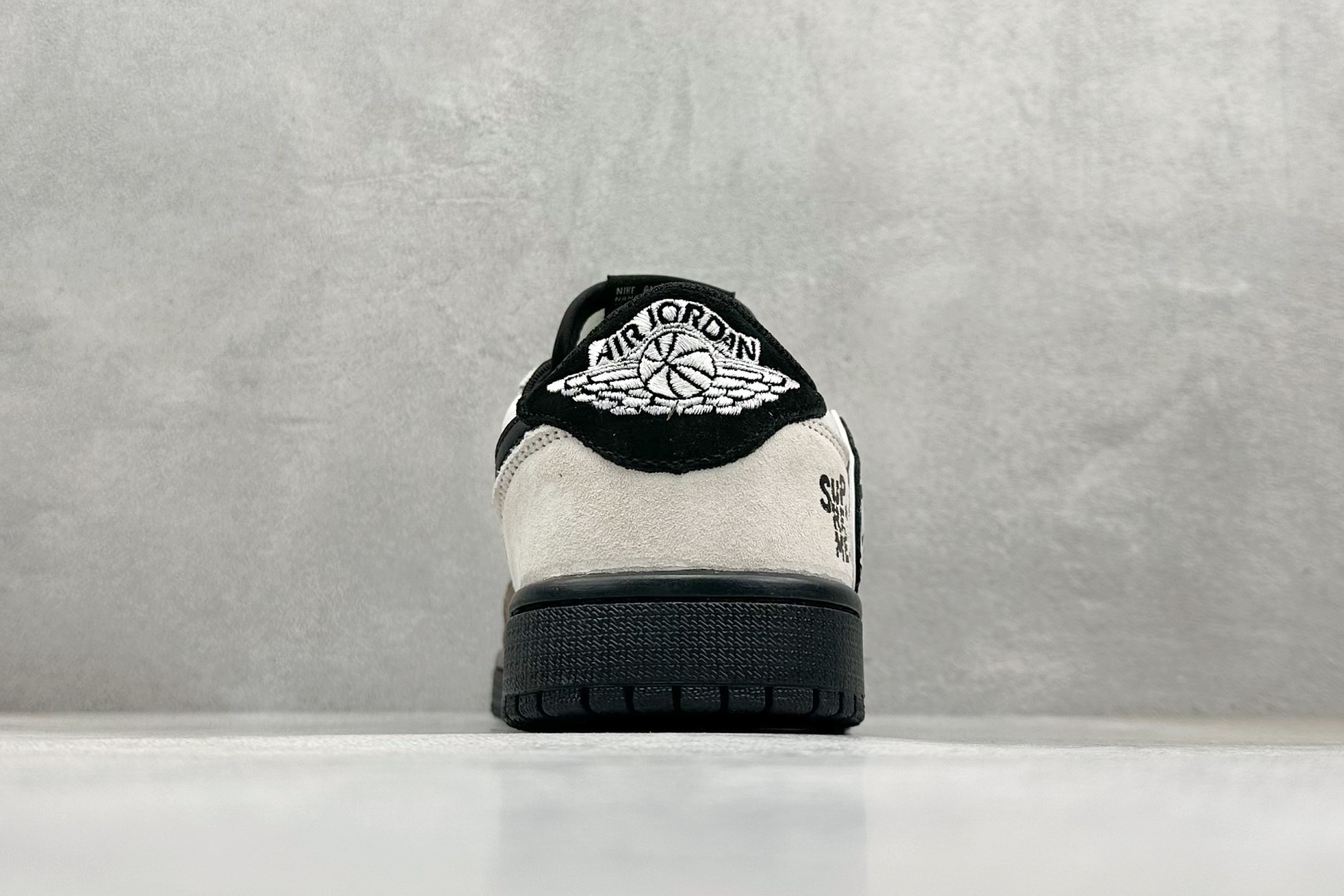 XC版Travis Scott x Fragment Design x Jordan Air Jordan 1 Low SP “Supreme联名——棕黑花勾” DZ5899-032