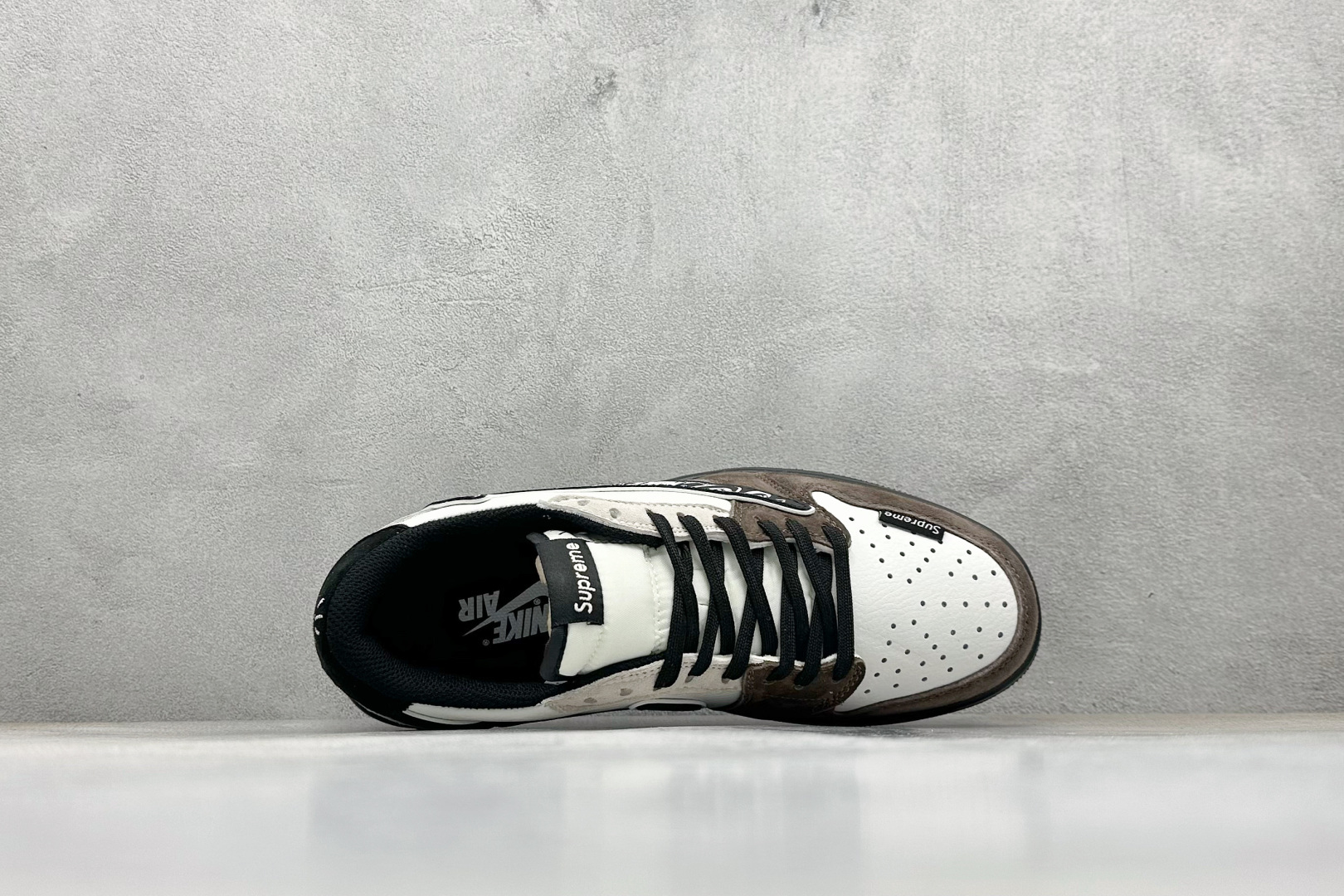 XC版Travis Scott x Fragment Design x Jordan Air Jordan 1 Low SP “Supreme联名——棕黑花勾” DZ5899-032