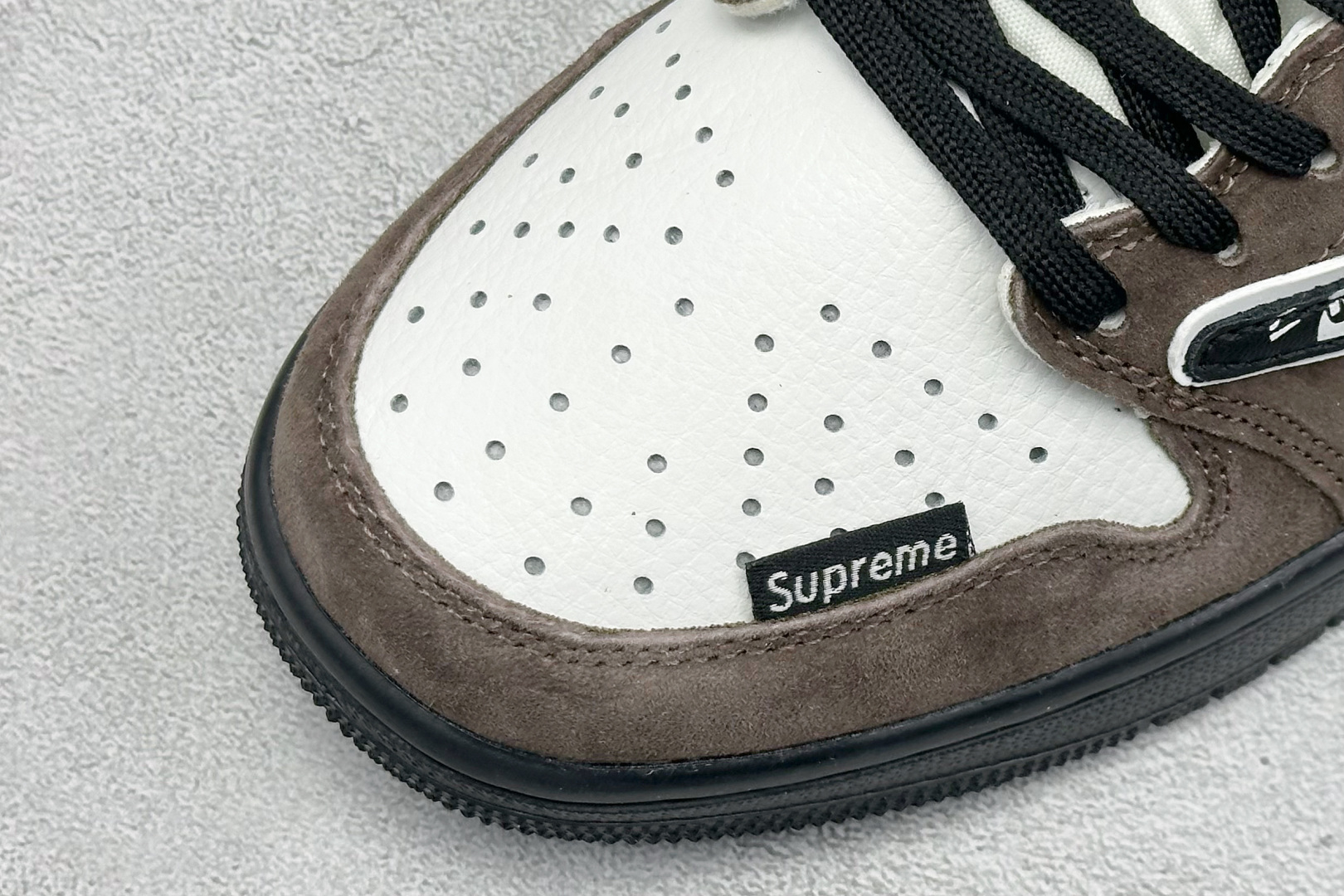 XC版Travis Scott x Fragment Design x Jordan Air Jordan 1 Low SP “Supreme联名——棕黑花勾” DZ5899-032