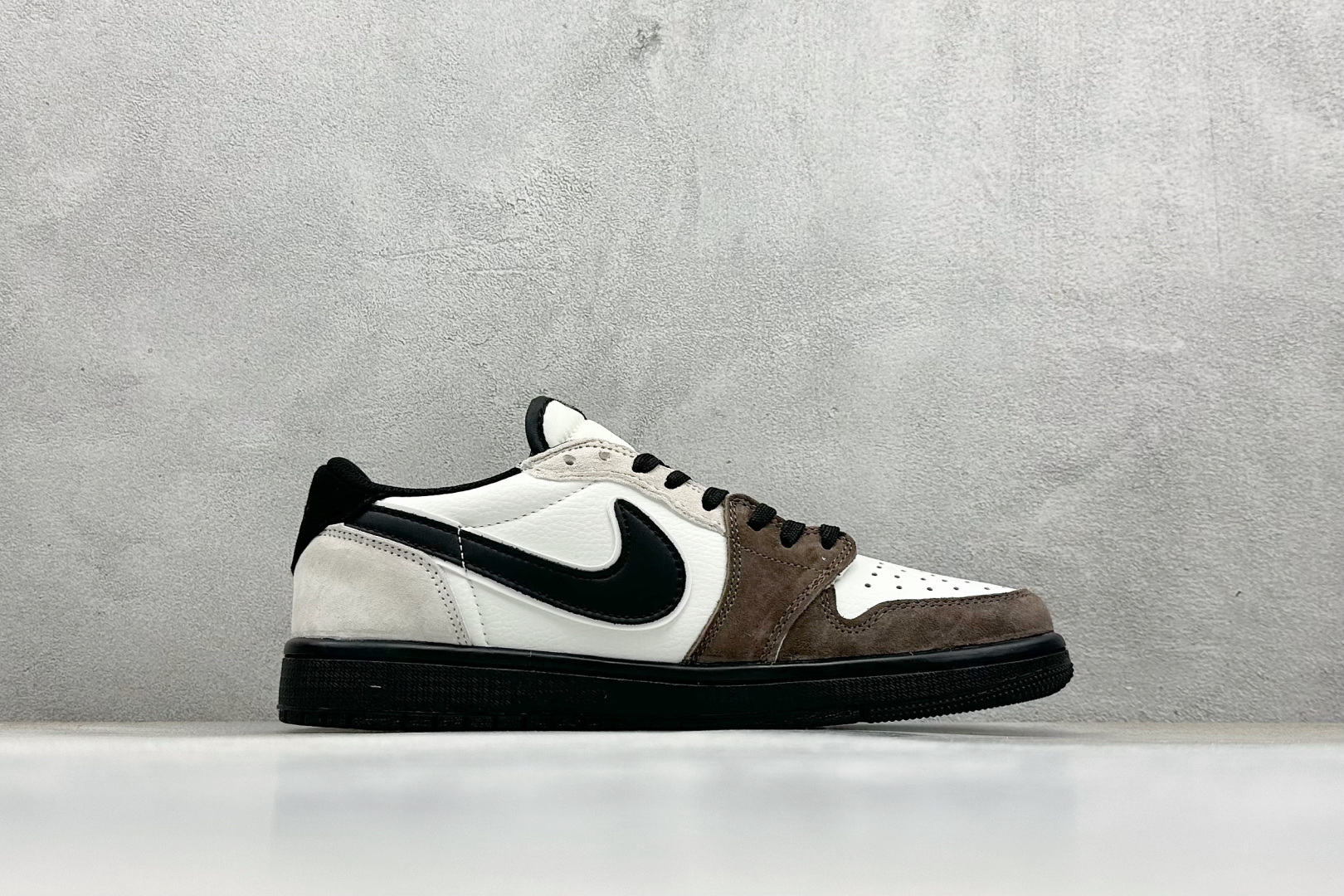 XC版Travis Scott x Fragment Design x Jordan Air Jordan 1 Low SP “Supreme联名——棕黑花勾” DZ5899-032