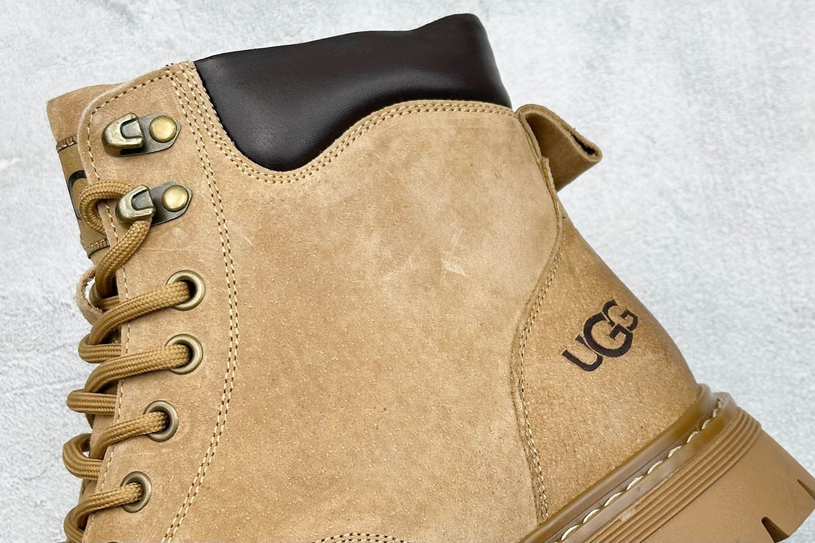 320 UGG Tasman Weather Hybrid 塔斯曼混合系列中帮轻量休闲马丁靴 U5666M