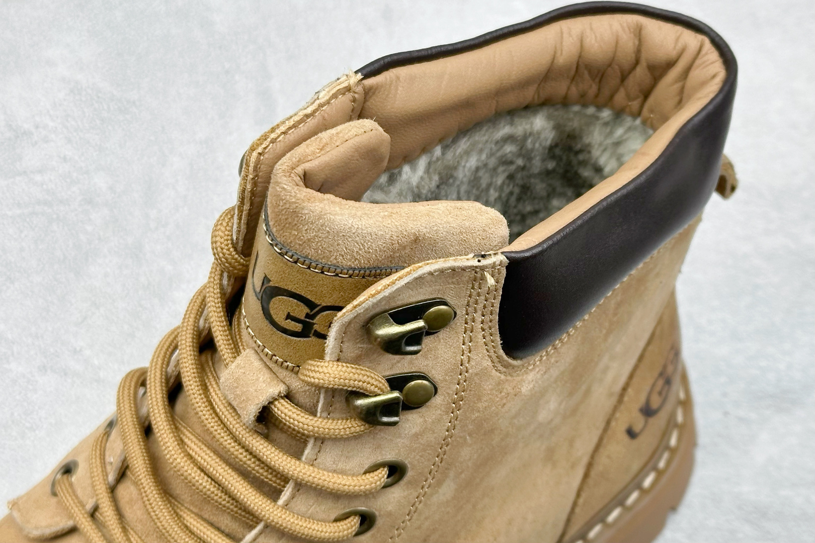 320 UGG Tasman Weather Hybrid 塔斯曼混合系列中帮轻量休闲马丁靴 U5666M