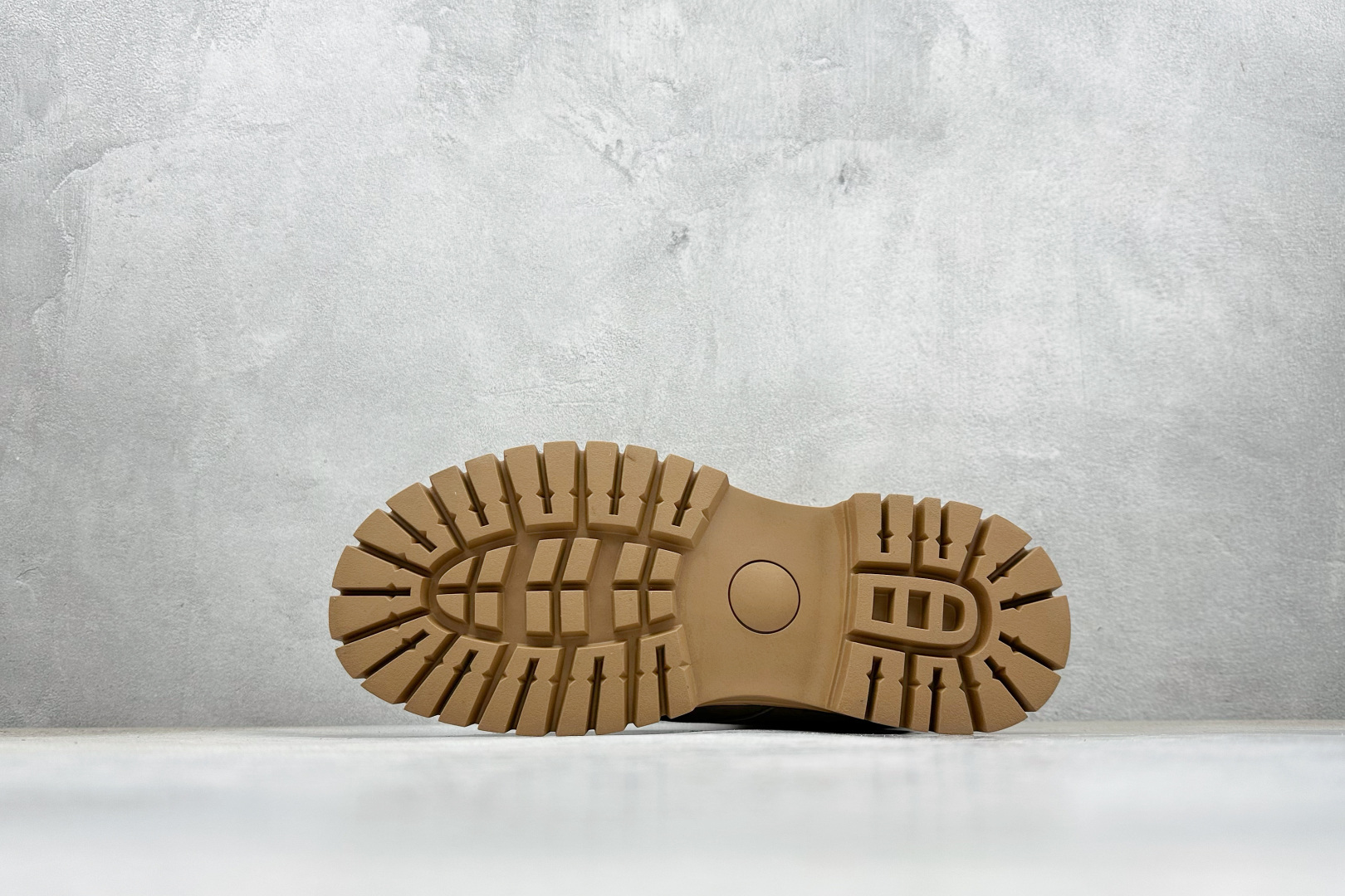 320 UGG Tasman Weather Hybrid 塔斯曼混合系列中帮轻量休闲马丁靴 U5666M