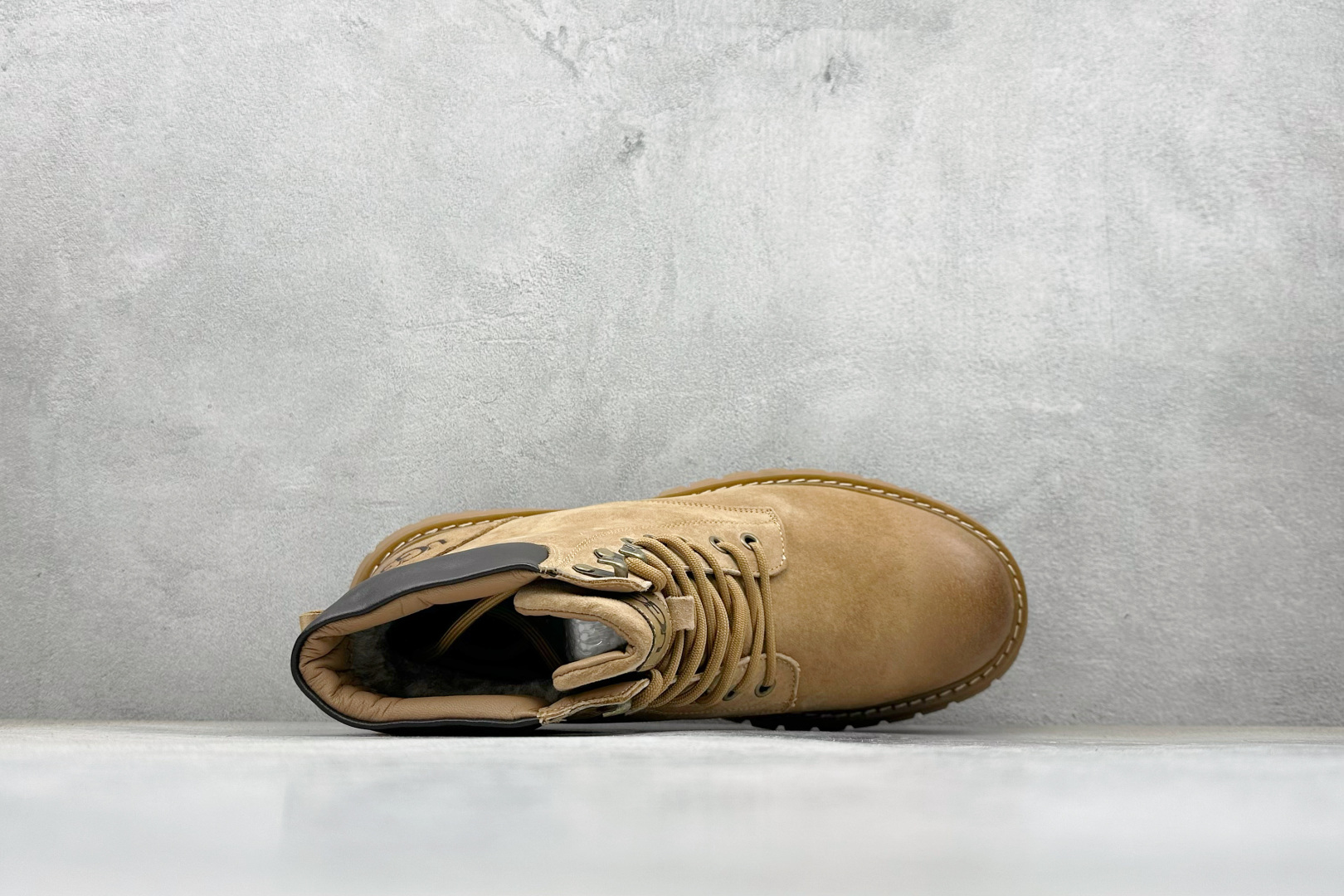 320 UGG Tasman Weather Hybrid 塔斯曼混合系列中帮轻量休闲马丁靴 U5666M