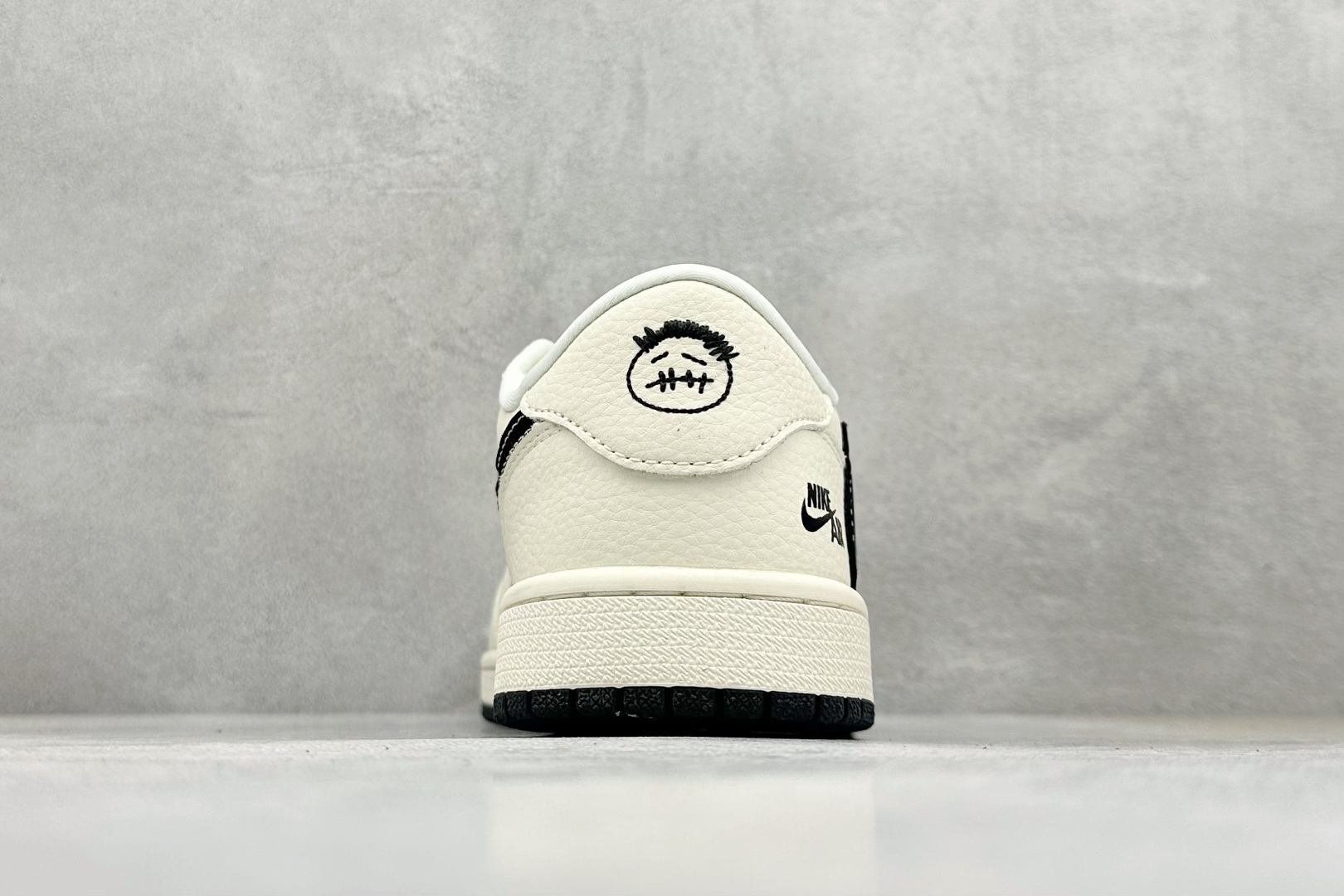 Nike Jordan Air Jordan 1 “NIKE联名——飞人米黑勾” 高端定制 乔丹低帮休闲板鞋 DD7866-105