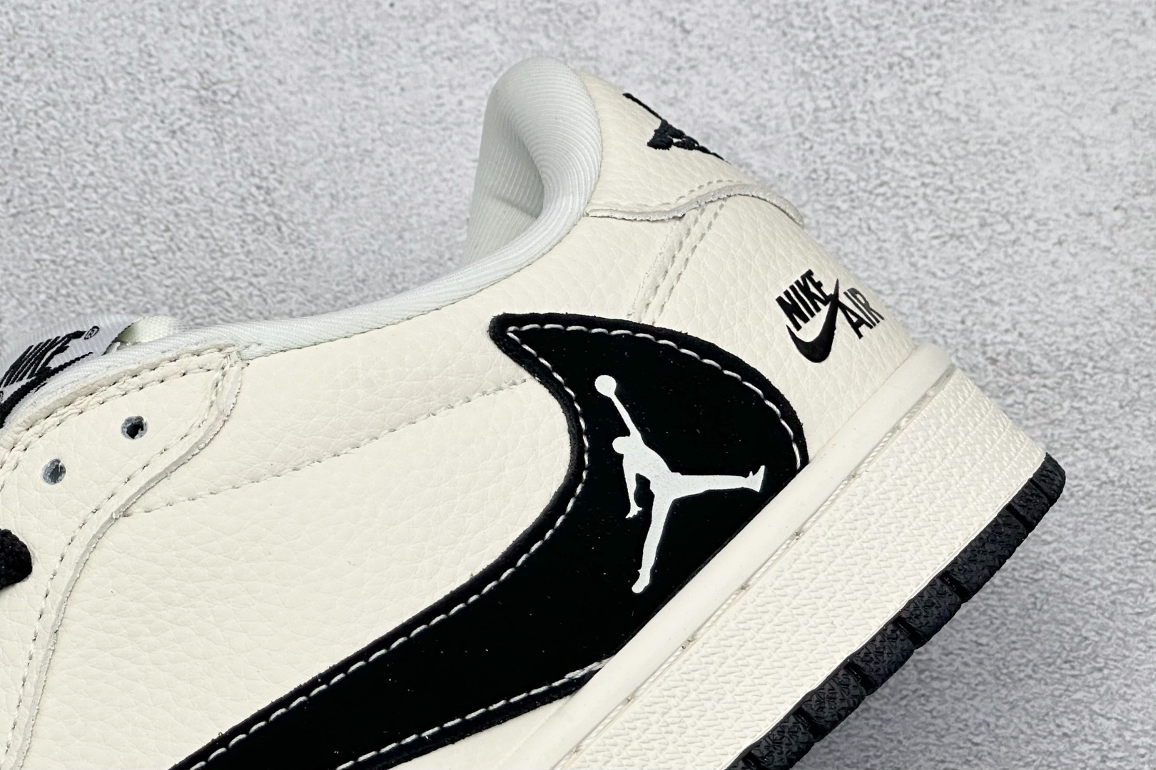 Nike Jordan Air Jordan 1 “NIKE联名——飞人米黑勾” 高端定制 乔丹低帮休闲板鞋 DD7866-105