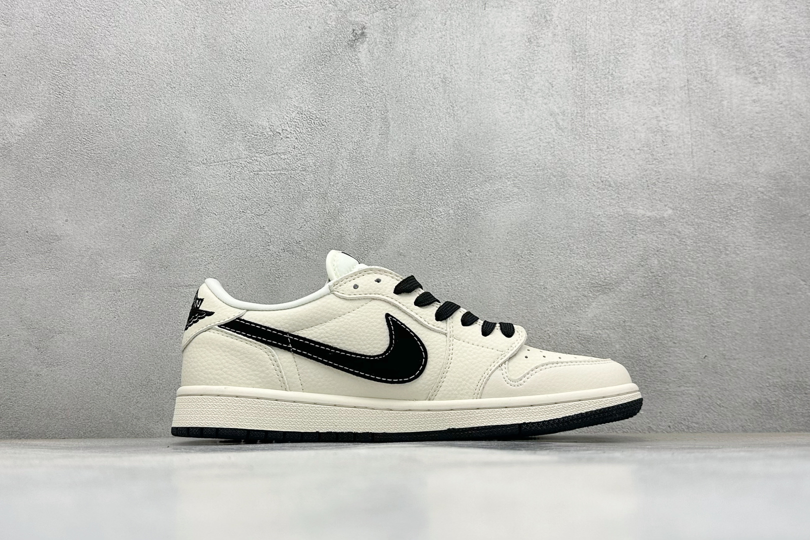Nike Jordan Air Jordan 1 “NIKE联名——飞人米黑勾” 高端定制 乔丹低帮休闲板鞋 DD7866-105