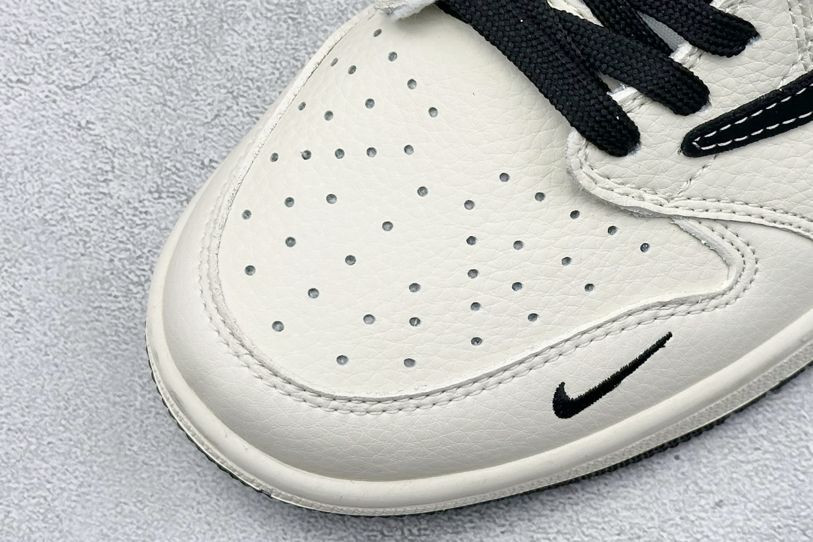 Nike Jordan Air Jordan 1 “NIKE联名——飞人米黑勾” 高端定制 乔丹低帮休闲板鞋 DD7866-105