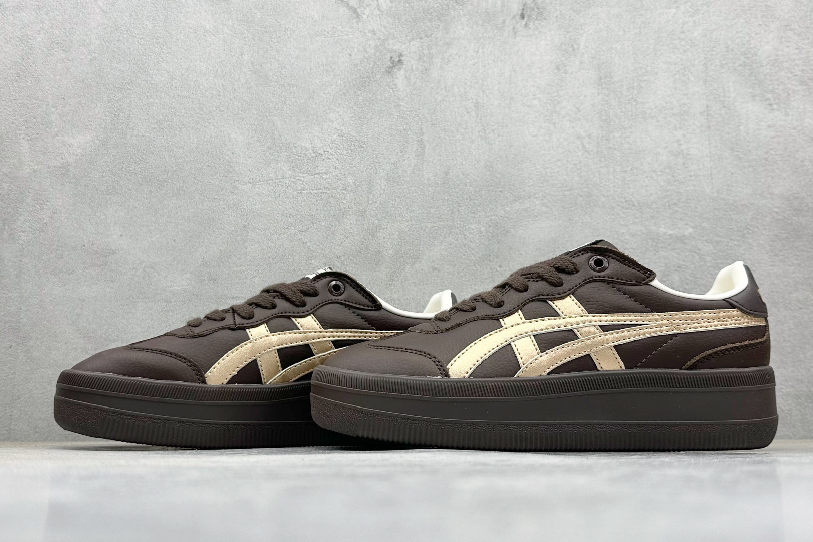 180 ASICS OnitsukaTiger/鬼塚虎 Tokuten Chunk 厚底休闲鞋 1183C426-700