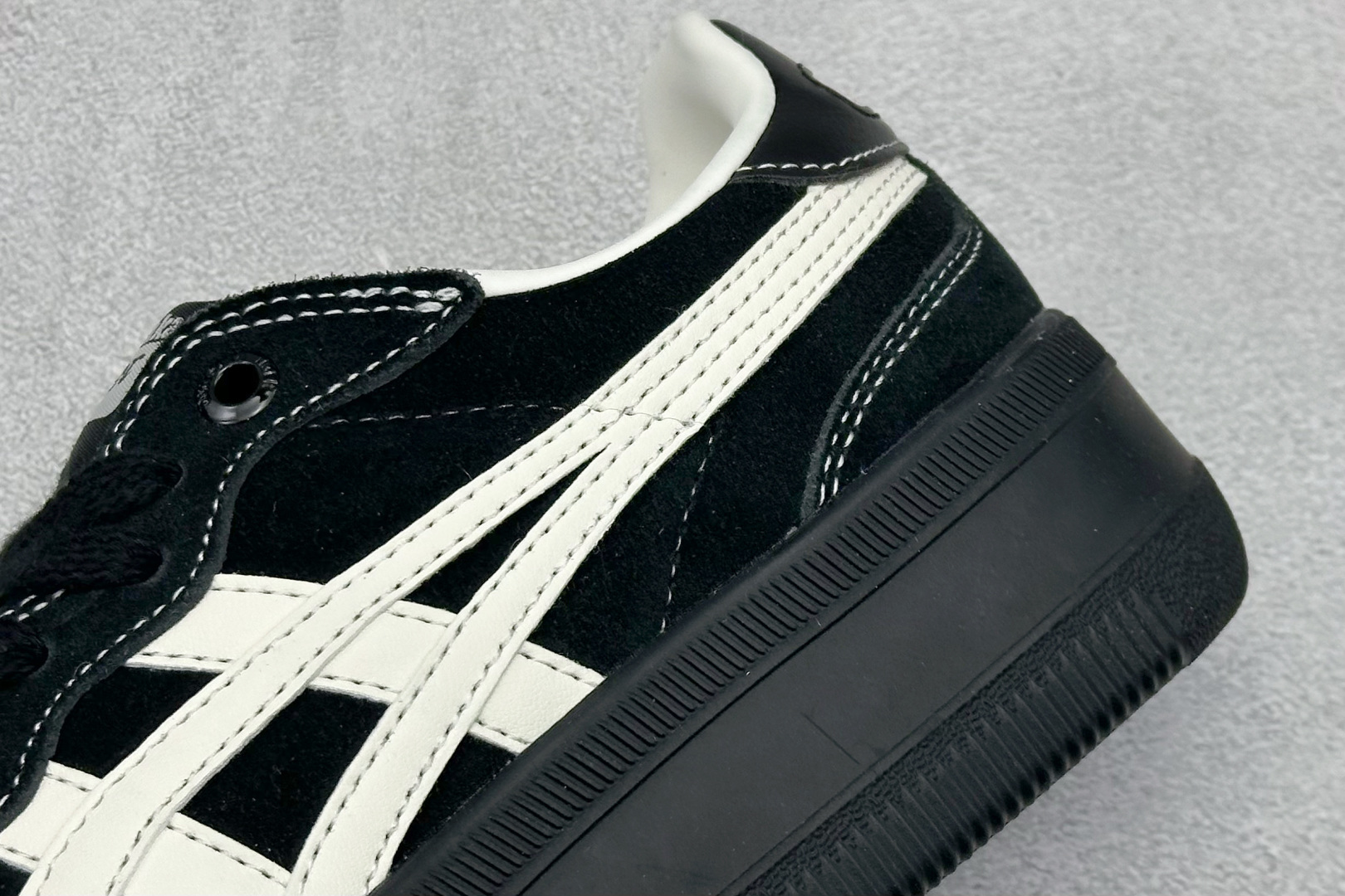 180 ASICS OnitsukaTiger/鬼塚虎 Tokuten Chunk 厚底休闲鞋 1183C426-300