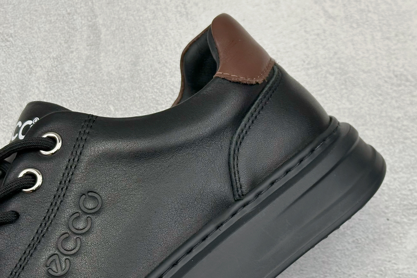 300 Ecco 爱步柔酷7号系列透气防水百搭休闲板鞋 470364-010