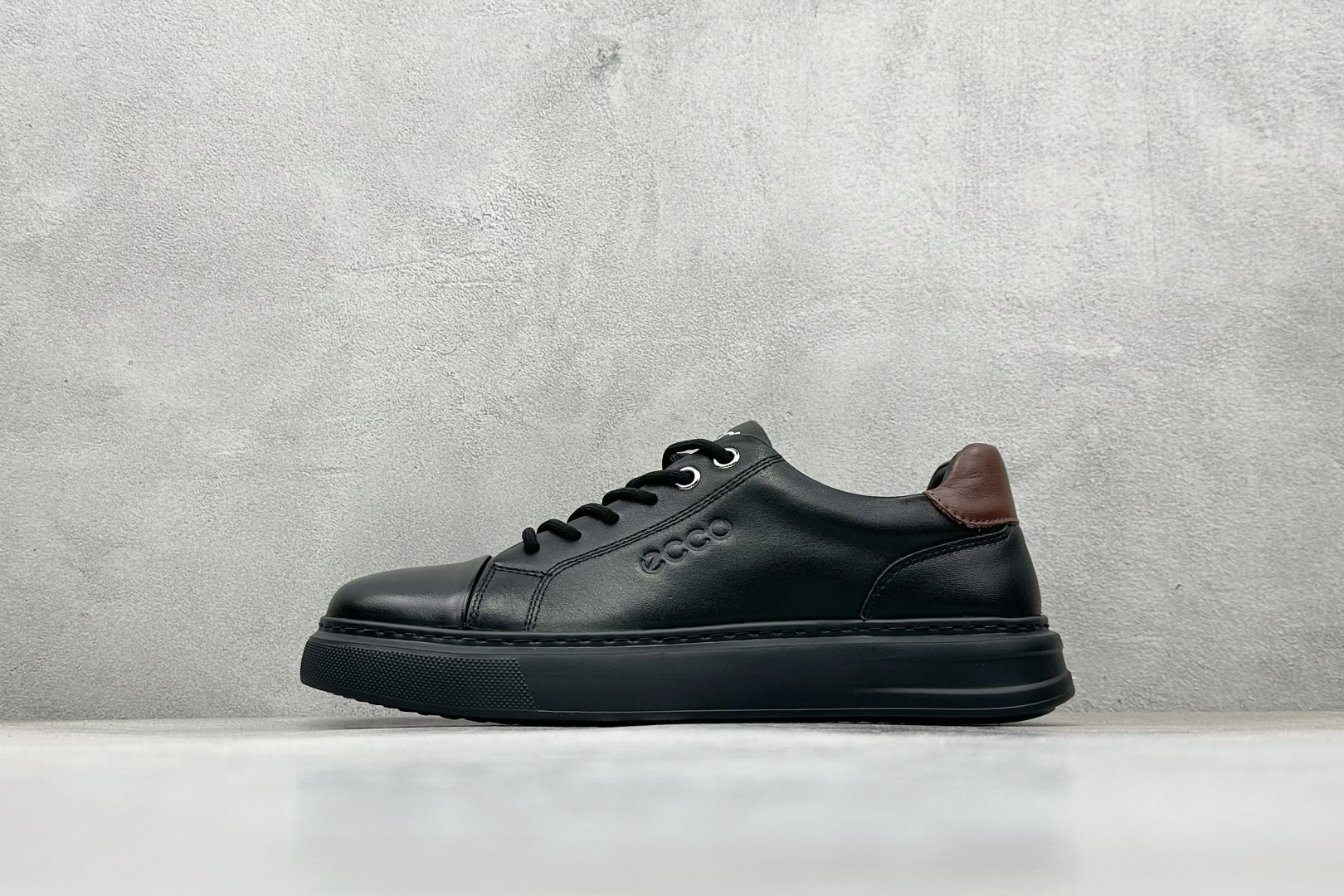 300 Ecco 爱步柔酷7号系列透气防水百搭休闲板鞋 470364-010