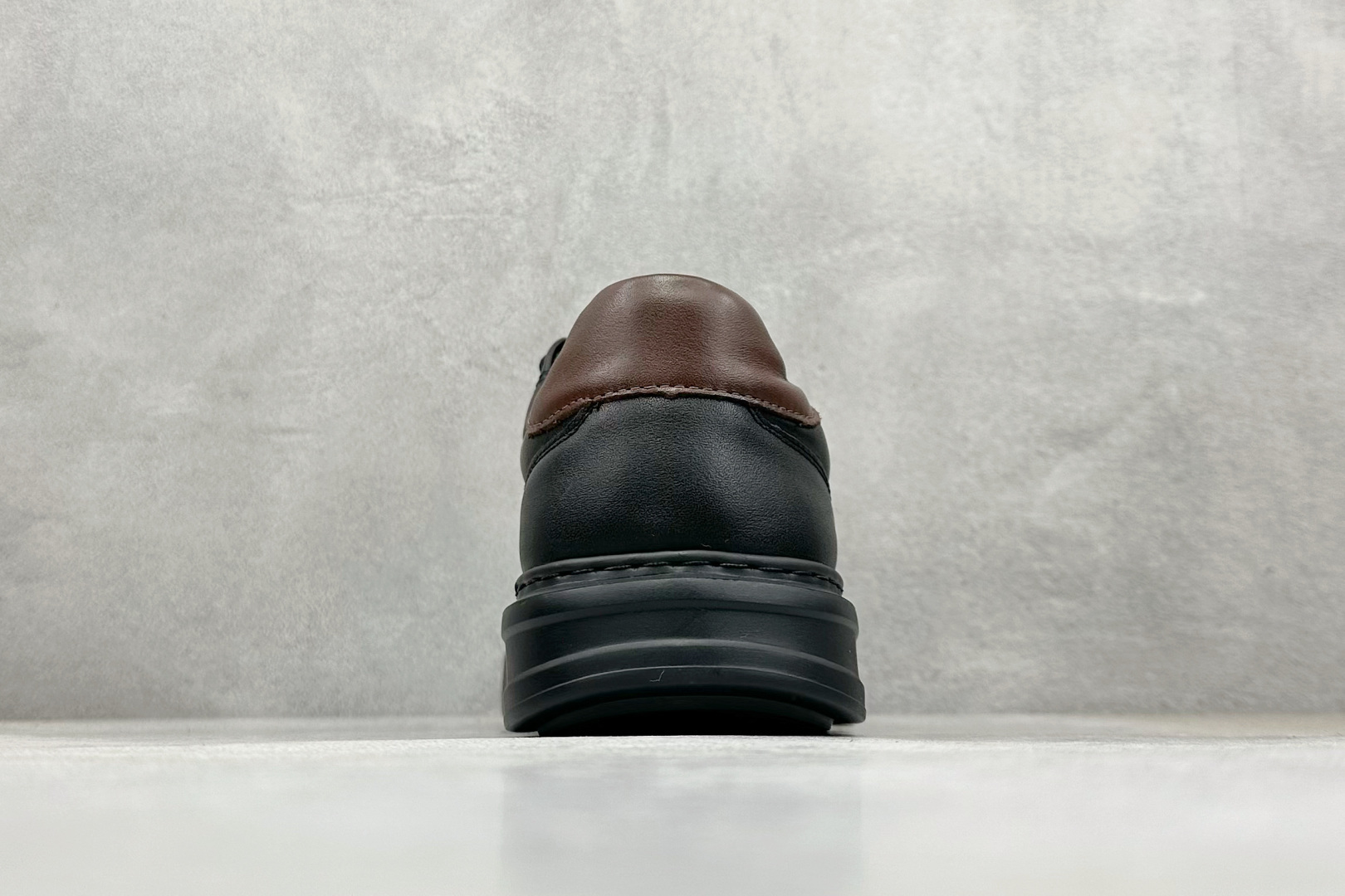 300 Ecco 爱步柔酷7号系列透气防水百搭休闲板鞋 470364-010