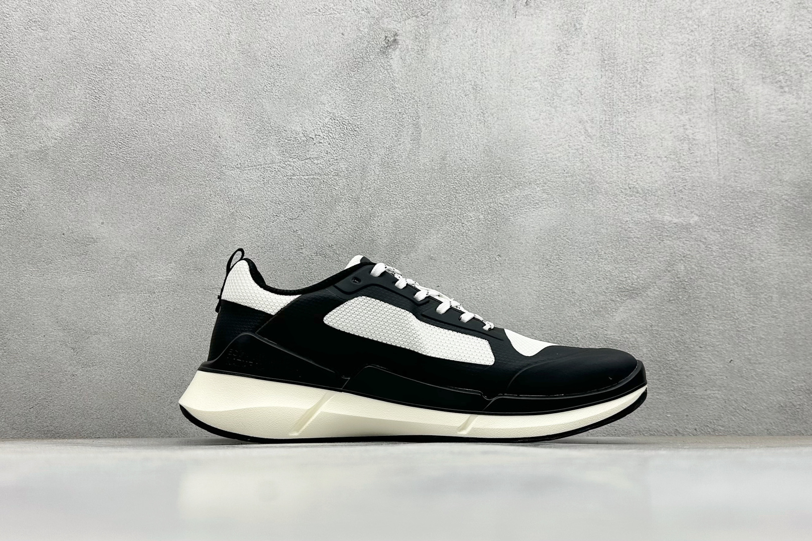 280 ECCO爱步休闲鞋 25年新款时尚经典百搭板鞋 875825 尺码：39-44 编码：39