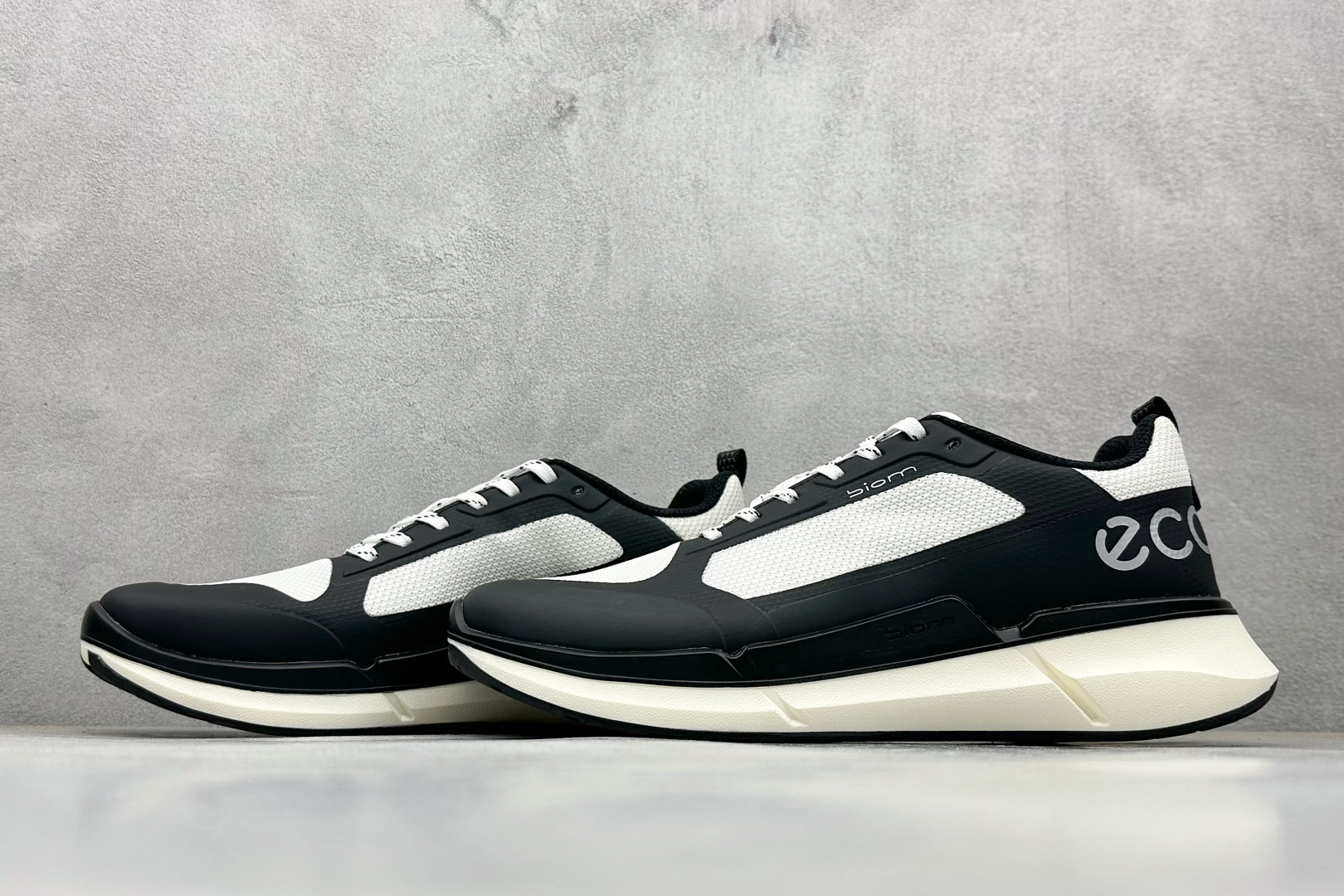 280 ECCO爱步休闲鞋 25年新款时尚经典百搭板鞋 875825 尺码：39-44 编码：39