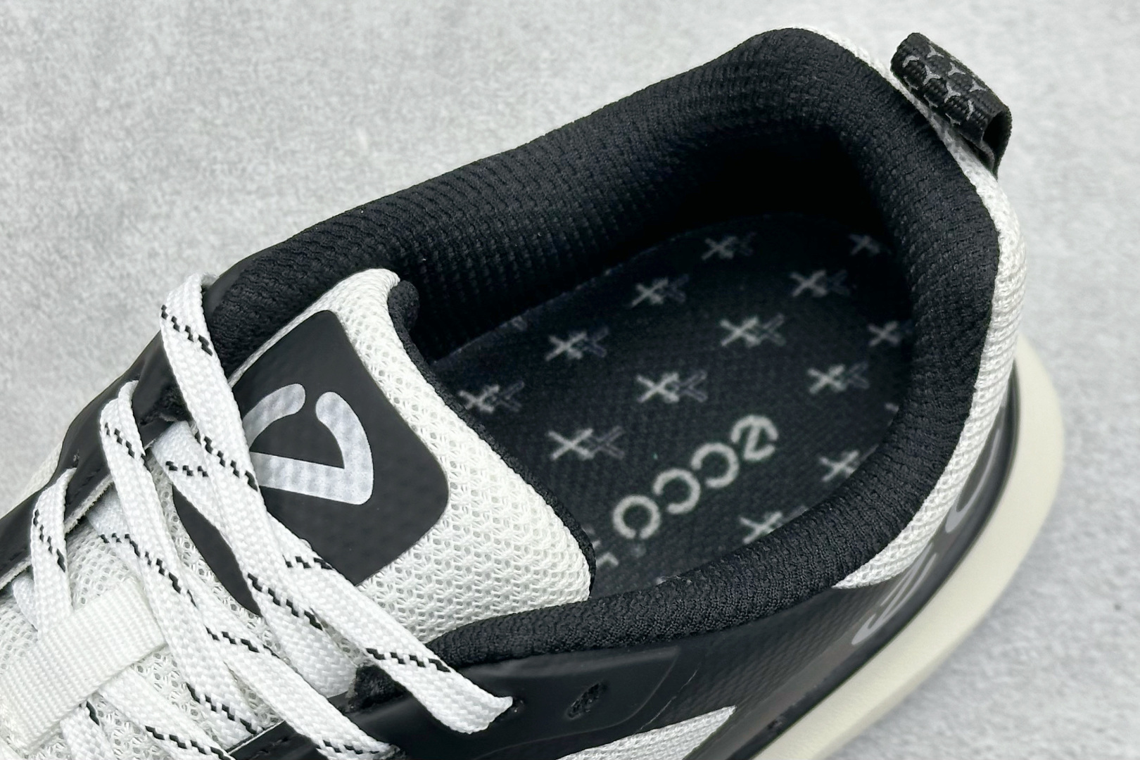 280 ECCO爱步休闲鞋 25年新款时尚经典百搭板鞋 875825 尺码：39-44 编码：39