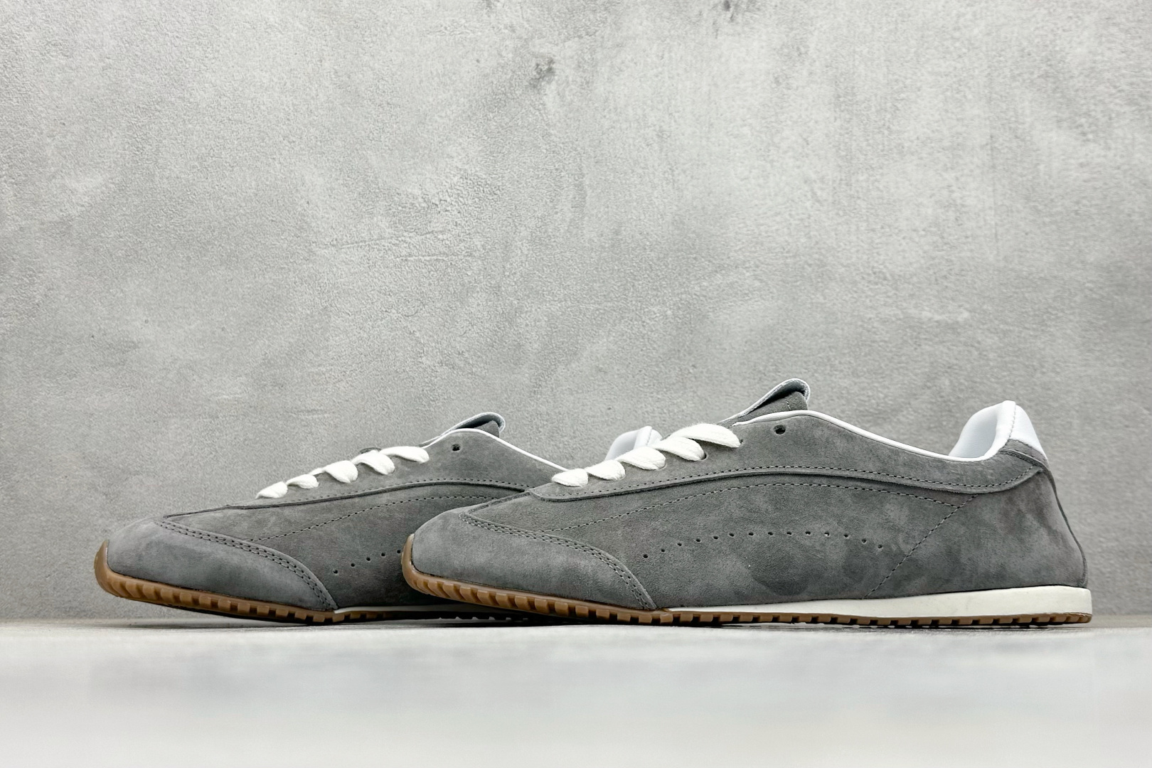 200 K版Alo Yoga Sunset Sneaker 徳训生活休闲鞋 A0891U-GREY-Chinese UA Cheap High Quatity Brand Clothes Bags handbags Sneakers wholesale wholesaler seller from China Factory suppliers Fashion Clothing Shoes best Quality Beautiful Price 200 K版Alo Yoga Sunset Sneaker 徳训生活休闲鞋 A0891U-GREY