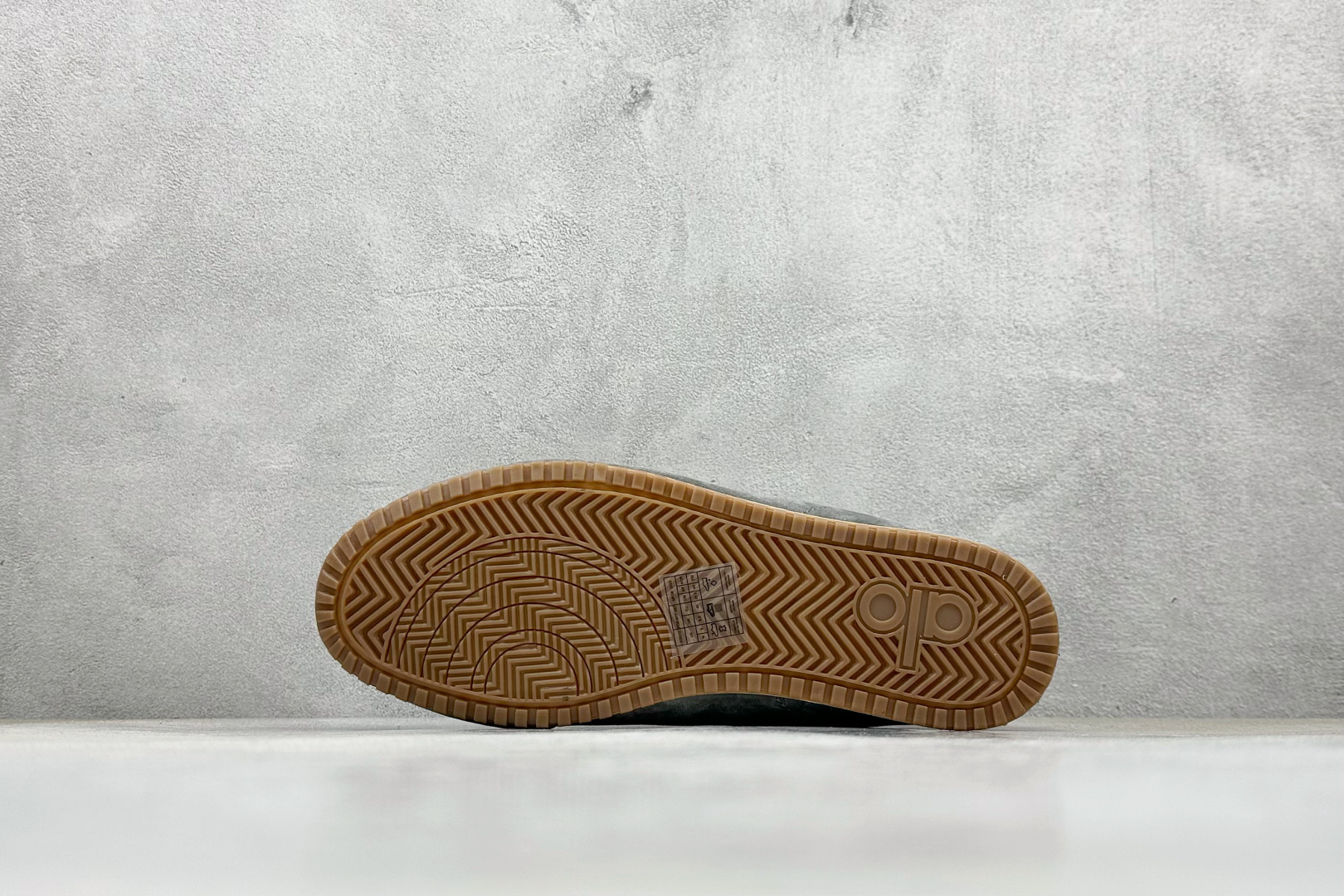 200 K版Alo Yoga Sunset Sneaker 徳训生活休闲鞋 A0891U-GREY-Chinese UA Cheap High Quatity Brand Clothes Bags handbags Sneakers wholesale wholesaler seller from China Factory suppliers Fashion Clothing Shoes best Quality Beautiful Price 200 K版Alo Yoga Sunset Sneaker 徳训生活休闲鞋 A0891U-GREY