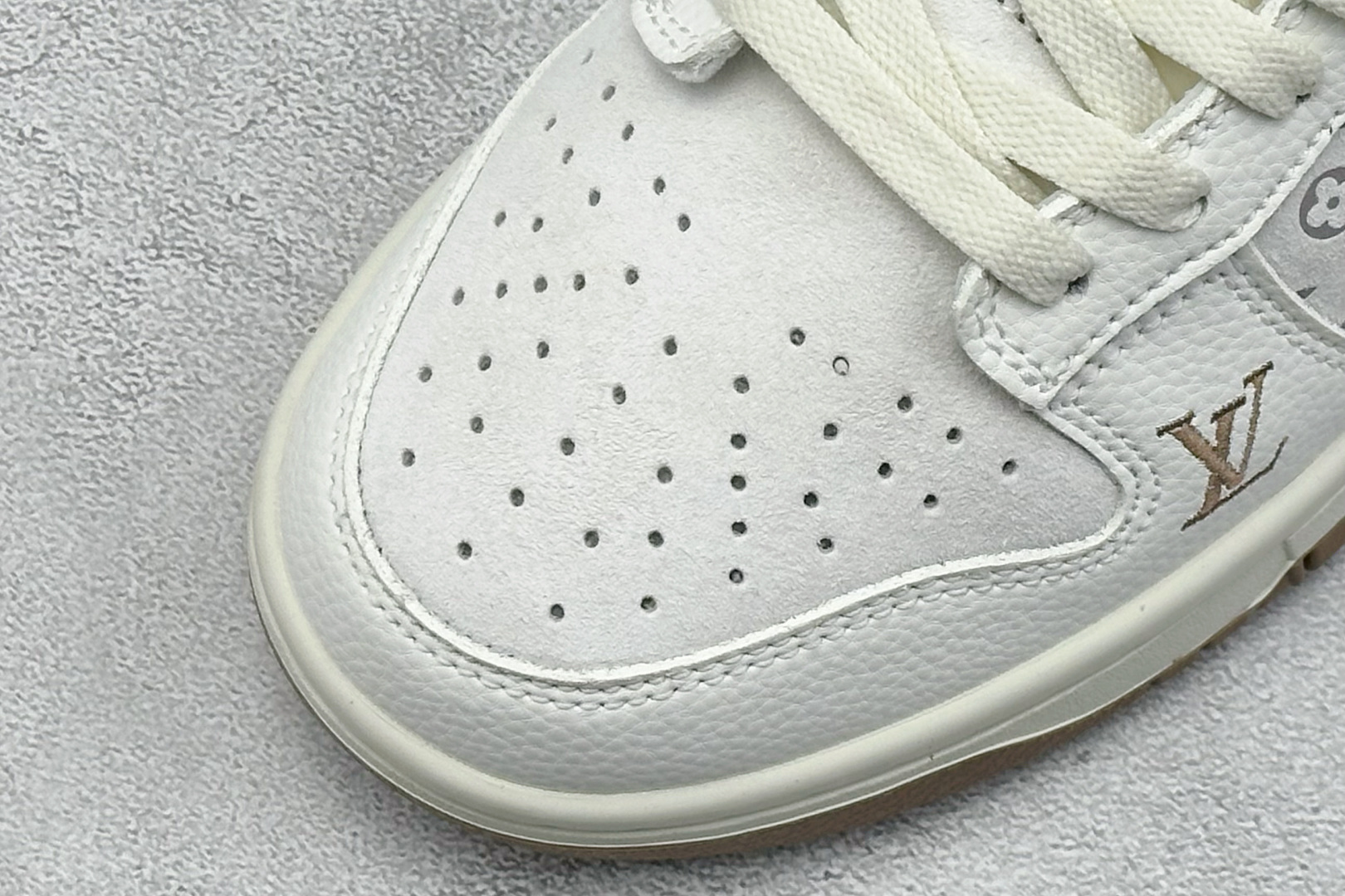 Nike SB Dunk Low LV联名 白棕 高端定制 低帮休闲板鞋 YF9511-907