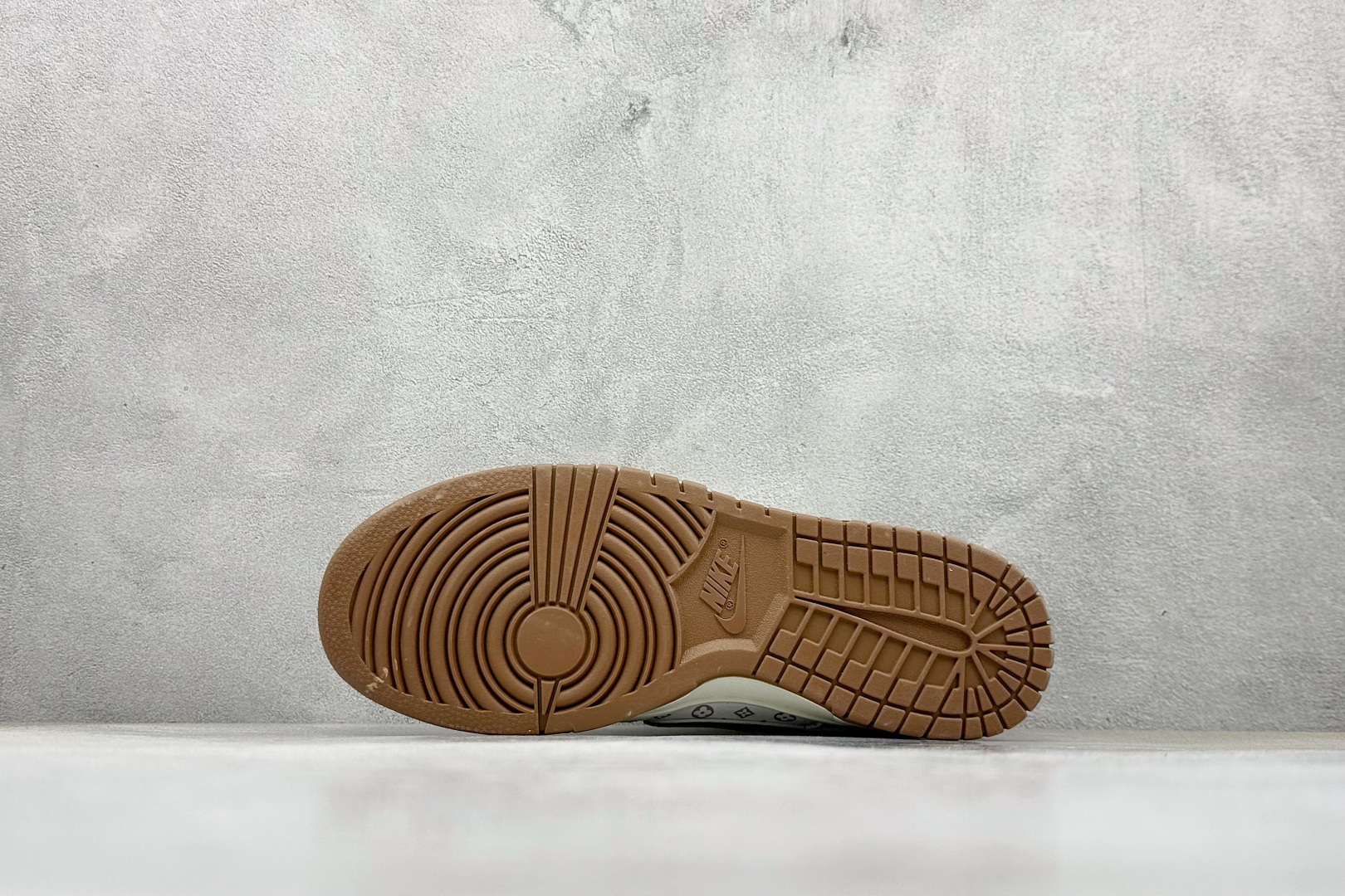 Nike SB Dunk Low LV联名 白棕 高端定制 低帮休闲板鞋 YF9511-907