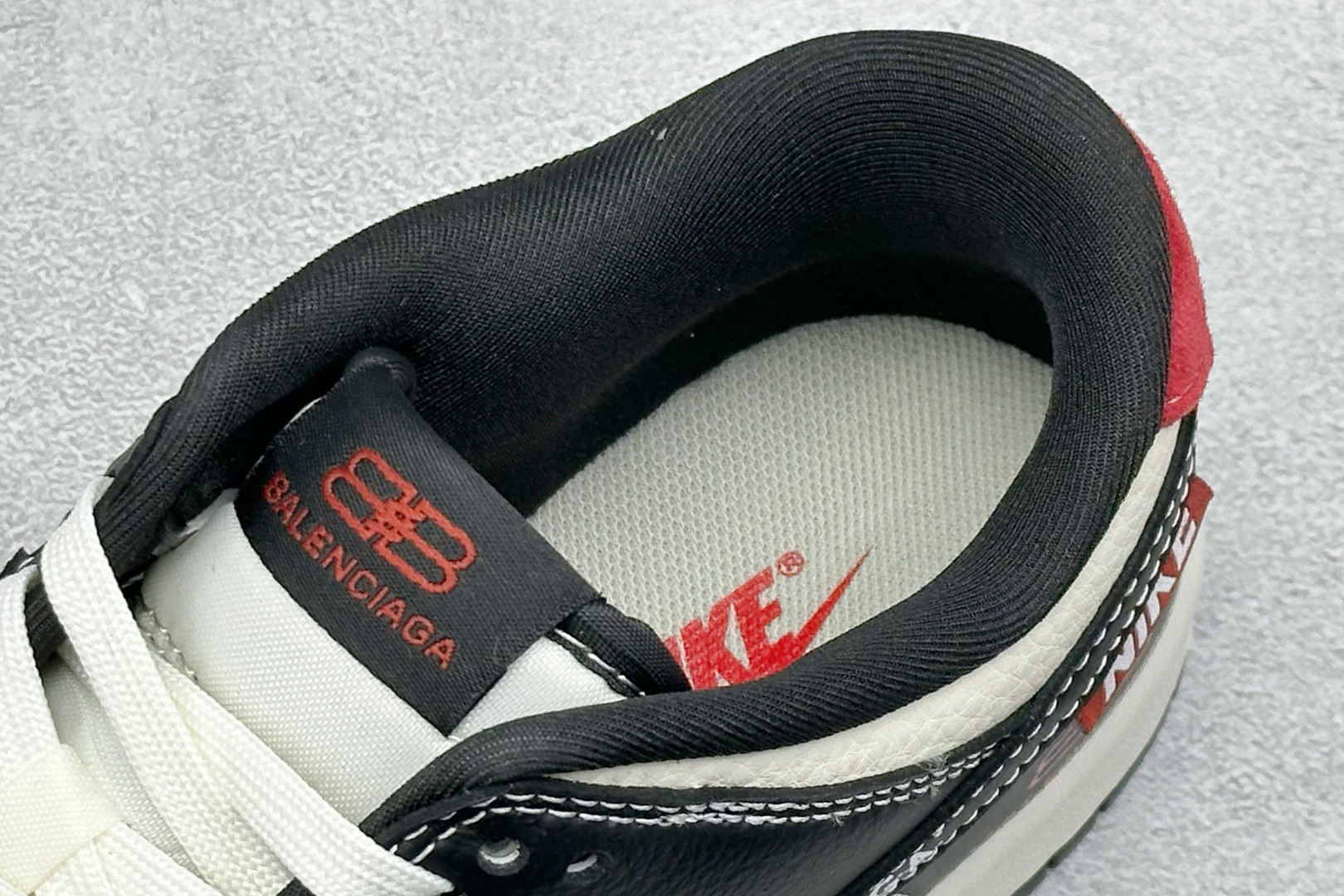 280 Nike SB Dunk Low“巴黎世家联名------米白黑红印花” 高端定制 低帮休闲板鞋 DS6608-016