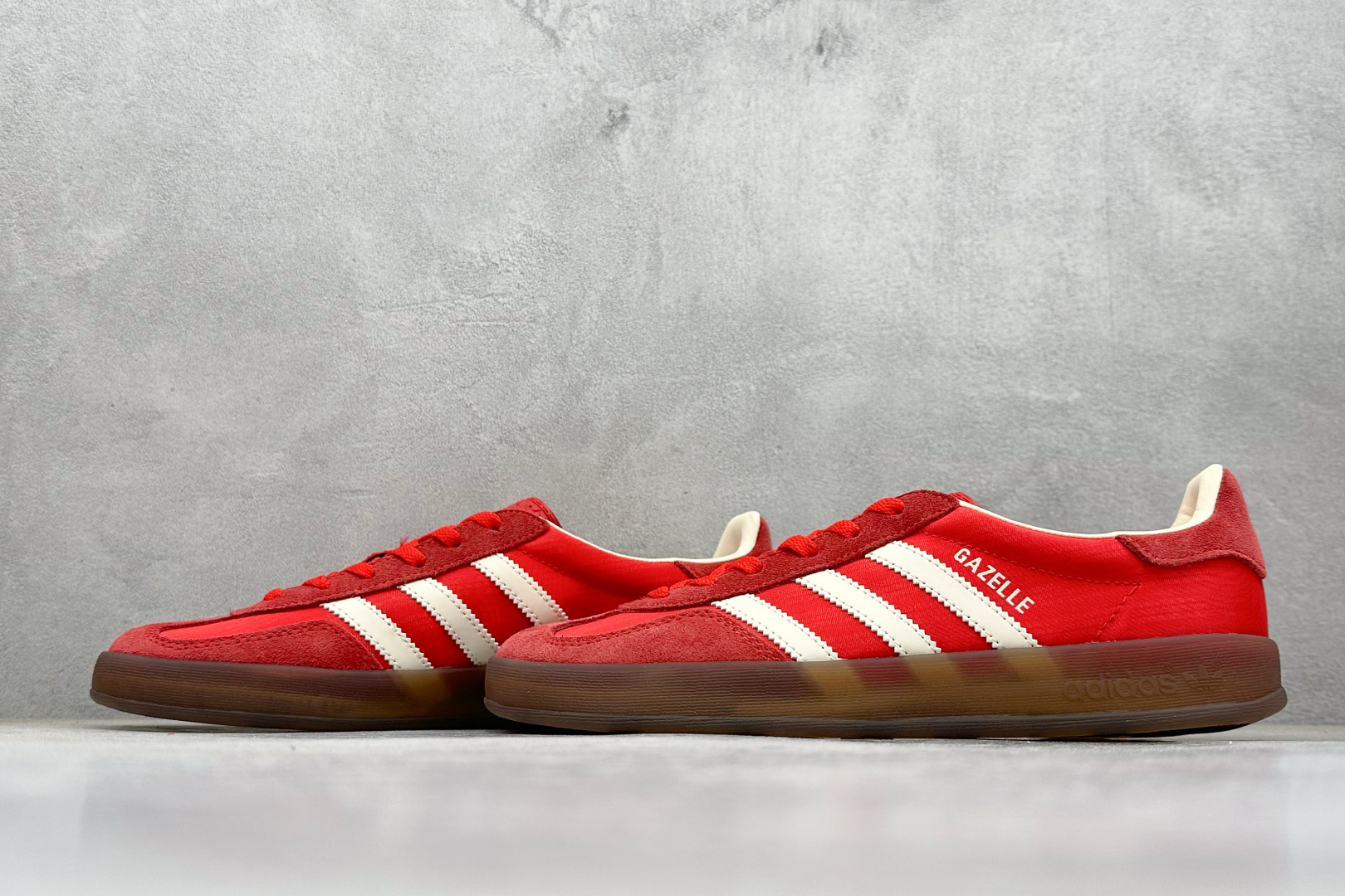 Adidas Originals Gazelle Indoor 三叶草复古休闲防滑耐磨低帮板鞋 JS1411-莆田鞋,莆田鞋货源,高仿鞋,高仿鞋货源,安福档口,莆田高仿鞋,莆田鞋批发,高仿鞋批发,莆田高仿运动鞋,高仿运动鞋,莆田运动鞋 Adidas Originals Gazelle Indoor 三叶草复古休闲防滑耐磨低帮板鞋 JS1411