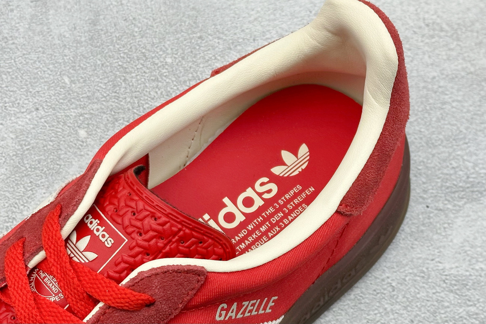 Adidas Originals Gazelle Indoor 三叶草复古休闲防滑耐磨低帮板鞋 JS1411-莆田鞋,莆田鞋货源,高仿鞋,高仿鞋货源,安福档口,莆田高仿鞋,莆田鞋批发,高仿鞋批发,莆田高仿运动鞋,高仿运动鞋,莆田运动鞋 Adidas Originals Gazelle Indoor 三叶草复古休闲防滑耐磨低帮板鞋 JS1411