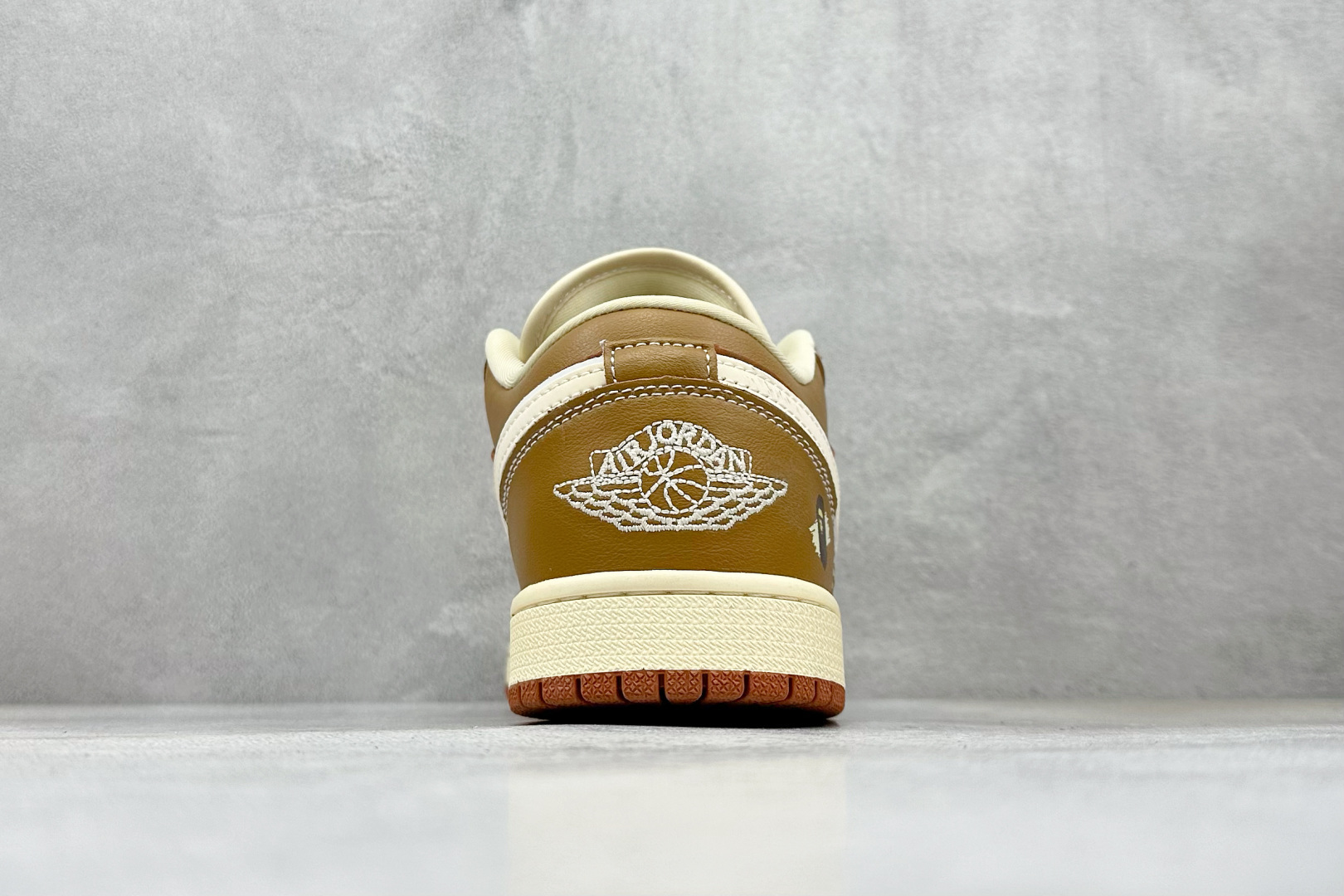 280 XC版Nike Jordan Air Jordan 1“Bape联名——古铜褐” 高端定制 低帮 复古 减震 防滑 耐磨 篮球鞋 QG1988-014