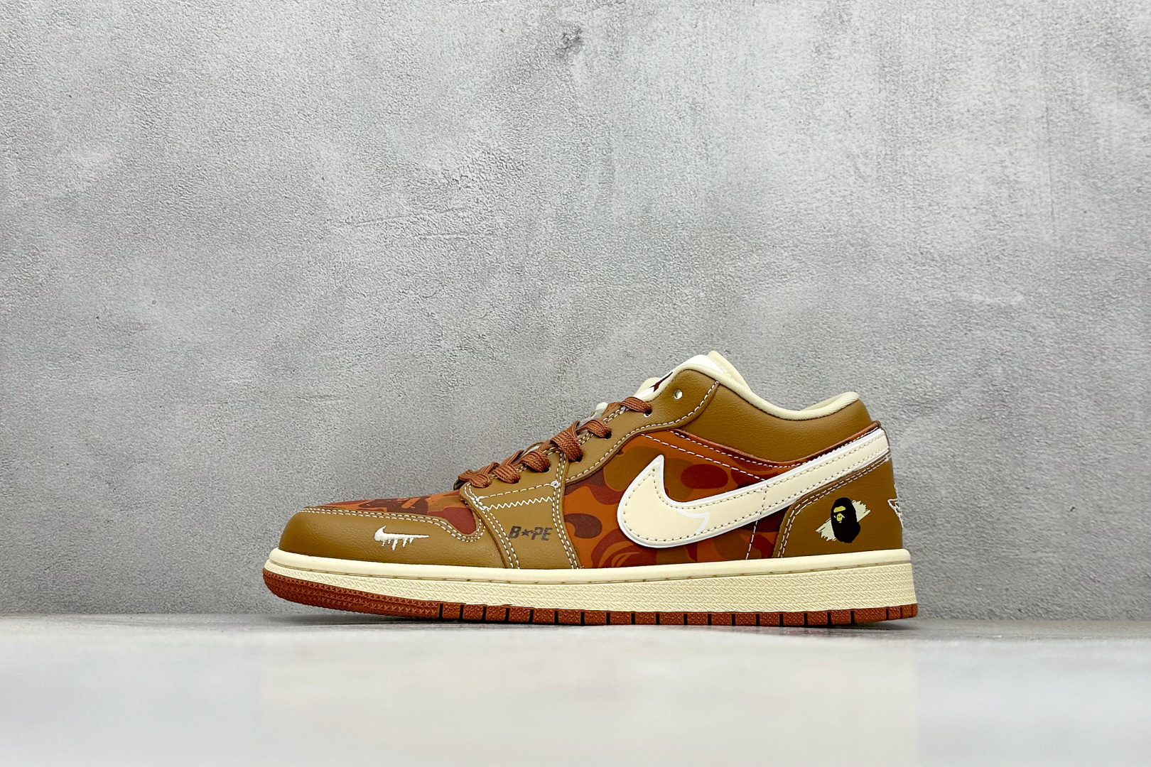 280 XC版Nike Jordan Air Jordan 1“Bape联名——古铜褐” 高端定制 低帮 复古 减震 防滑 耐磨 篮球鞋 QG1988-014